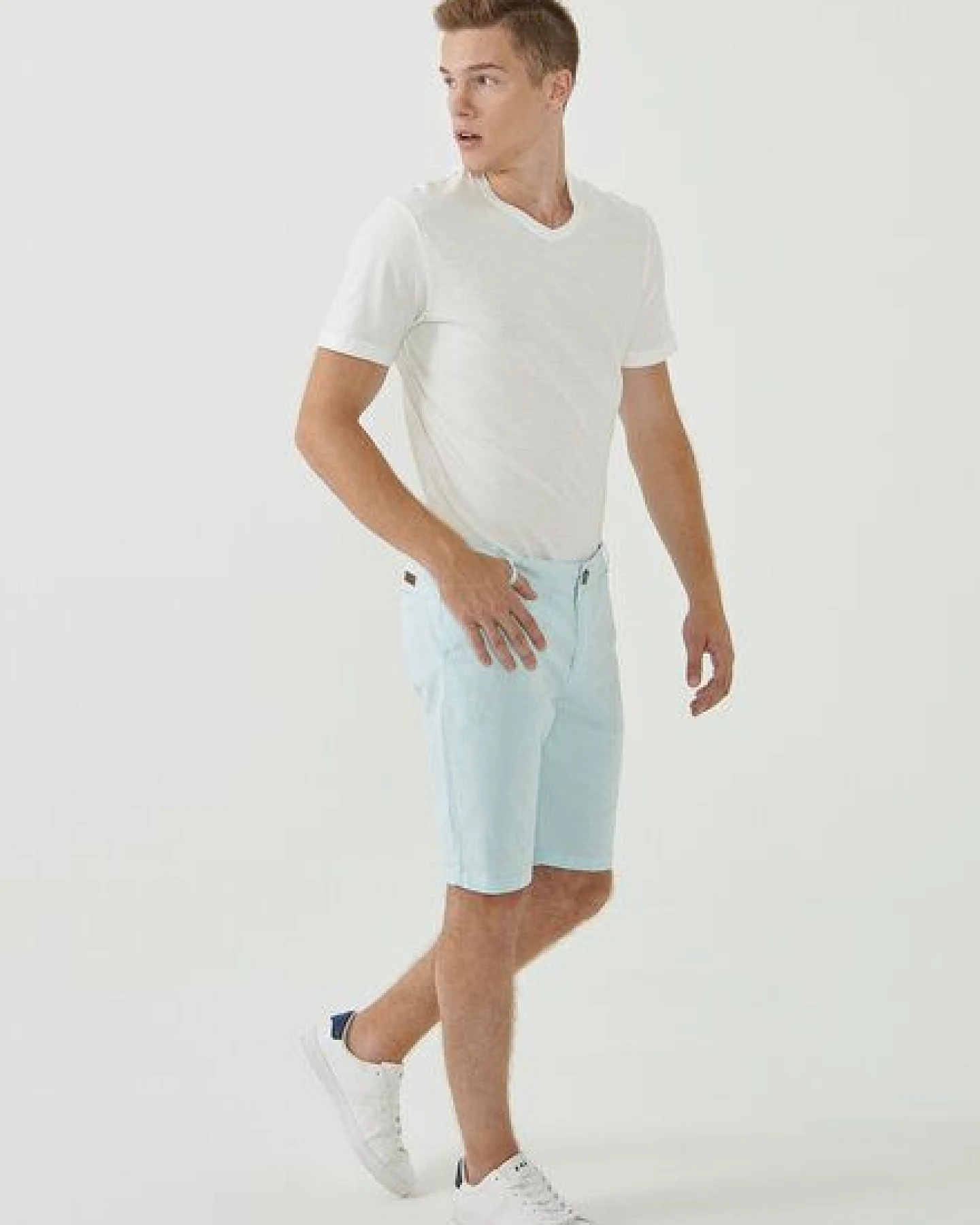 ORGANICATION Slim Chino-Shorts aus Bio-Baumwolle – Ansicht 2