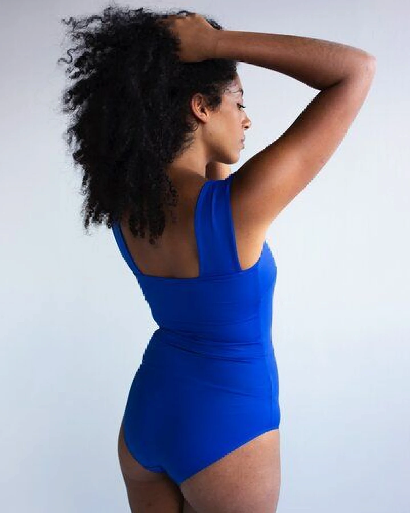 RENDL Swimsuit No.6 - minimalistischer Badeanzug mit breiten Trägern für alle Größen – Ansicht 3