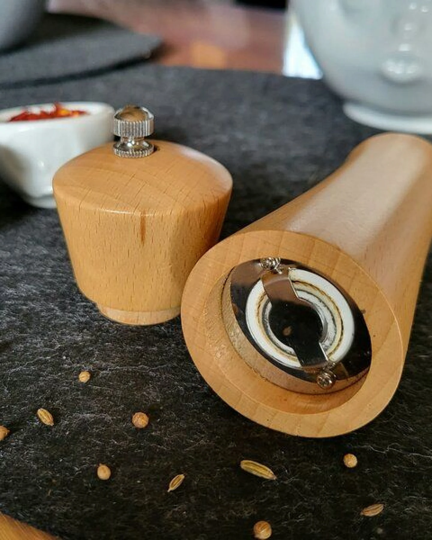 Biodora Genuss-Set – Hochwertige Gewürzmühle & 2er-Set Schneidebretter – Buche – Langlebig – Ansicht 4