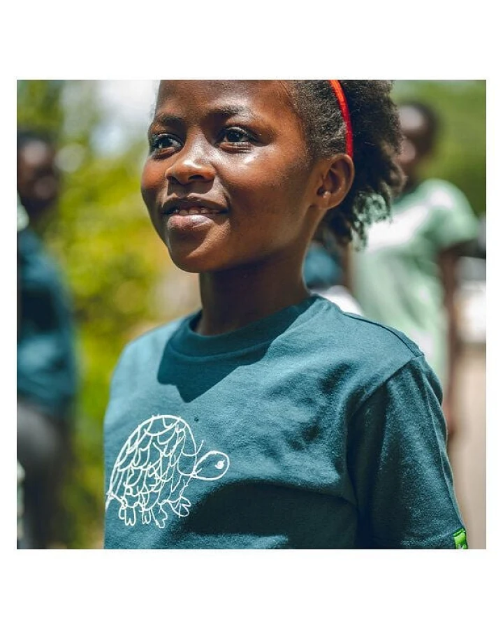 Kipepeo-Clothing Kinder T-Shirt aus Bio-Baumwolle TORTOISE Dunkelgrün. Handmade in Kenya