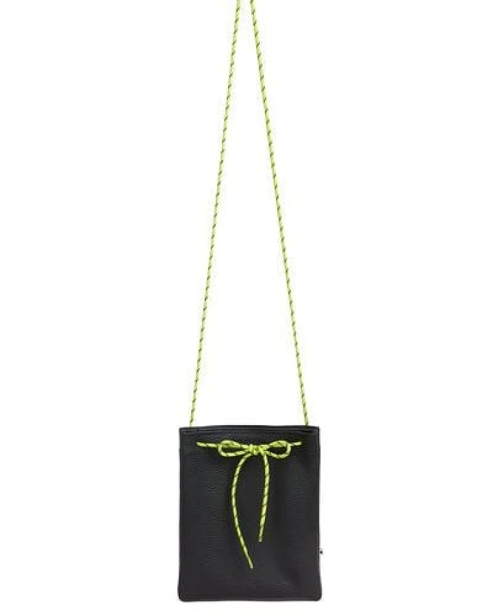 ELEKTROPULLI Handtasche TEA aus wunderschönem schwarz meliertem Leder mit neon Band.