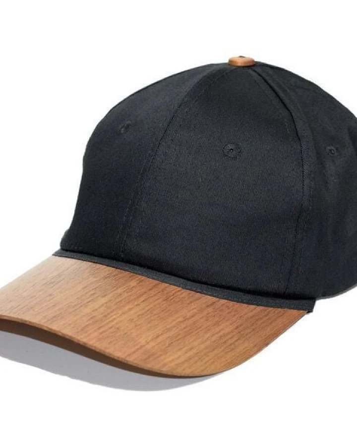 Lou-i Cap Bio-Baumwolle mit edlem Holzschild