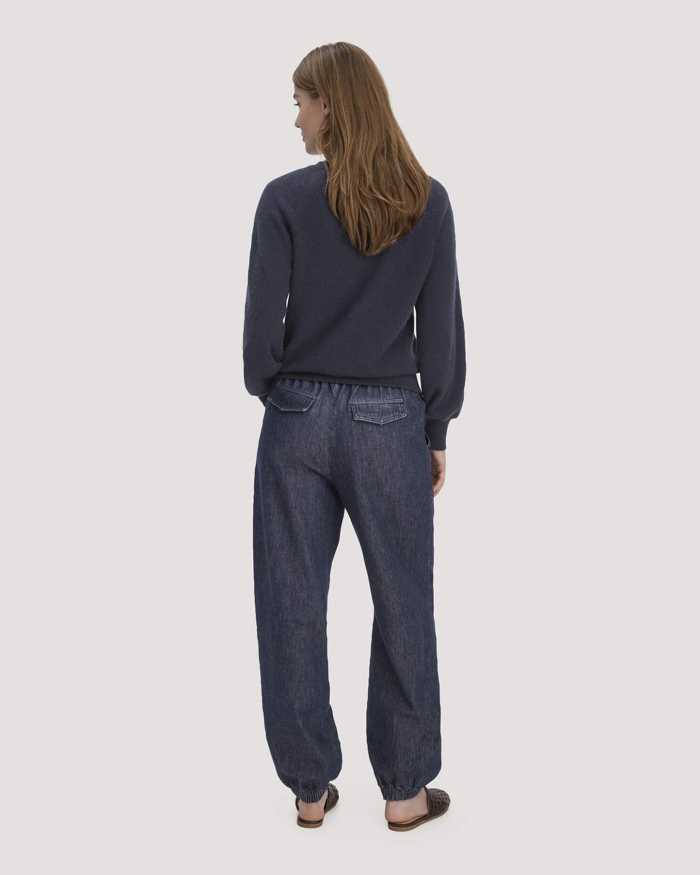 hessnatur Damen Jeans Soft Utility aus Bio-Denim mit Kapok - blau - Größe 46 – Ansicht 2