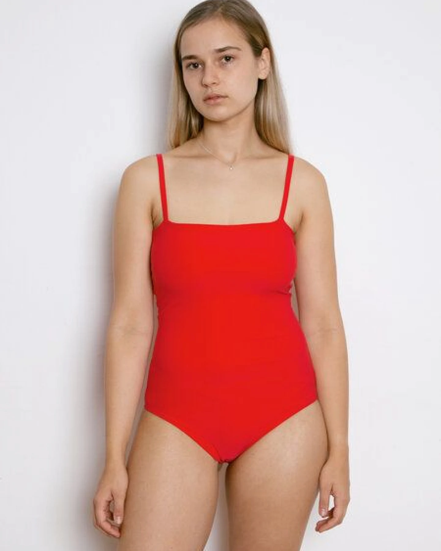RENDL Swimsuit No.8 - Minimalistischer Badeanzug mit Spaghetti Trägern – Ansicht 4