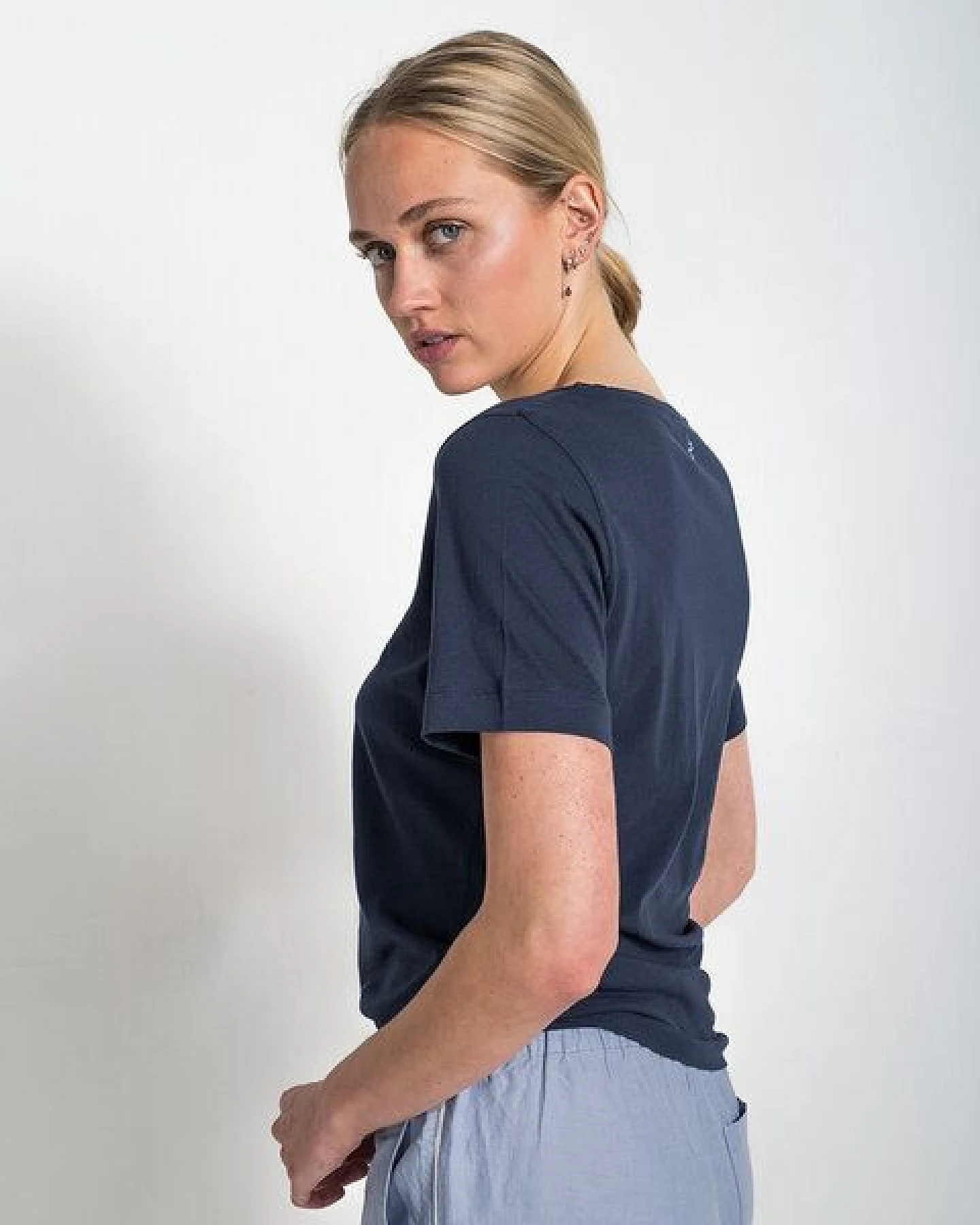Alma & Lovis Basic T-Shirt aus 100% Bio-Baumwolle ‚Tee‘ – Ansicht 2