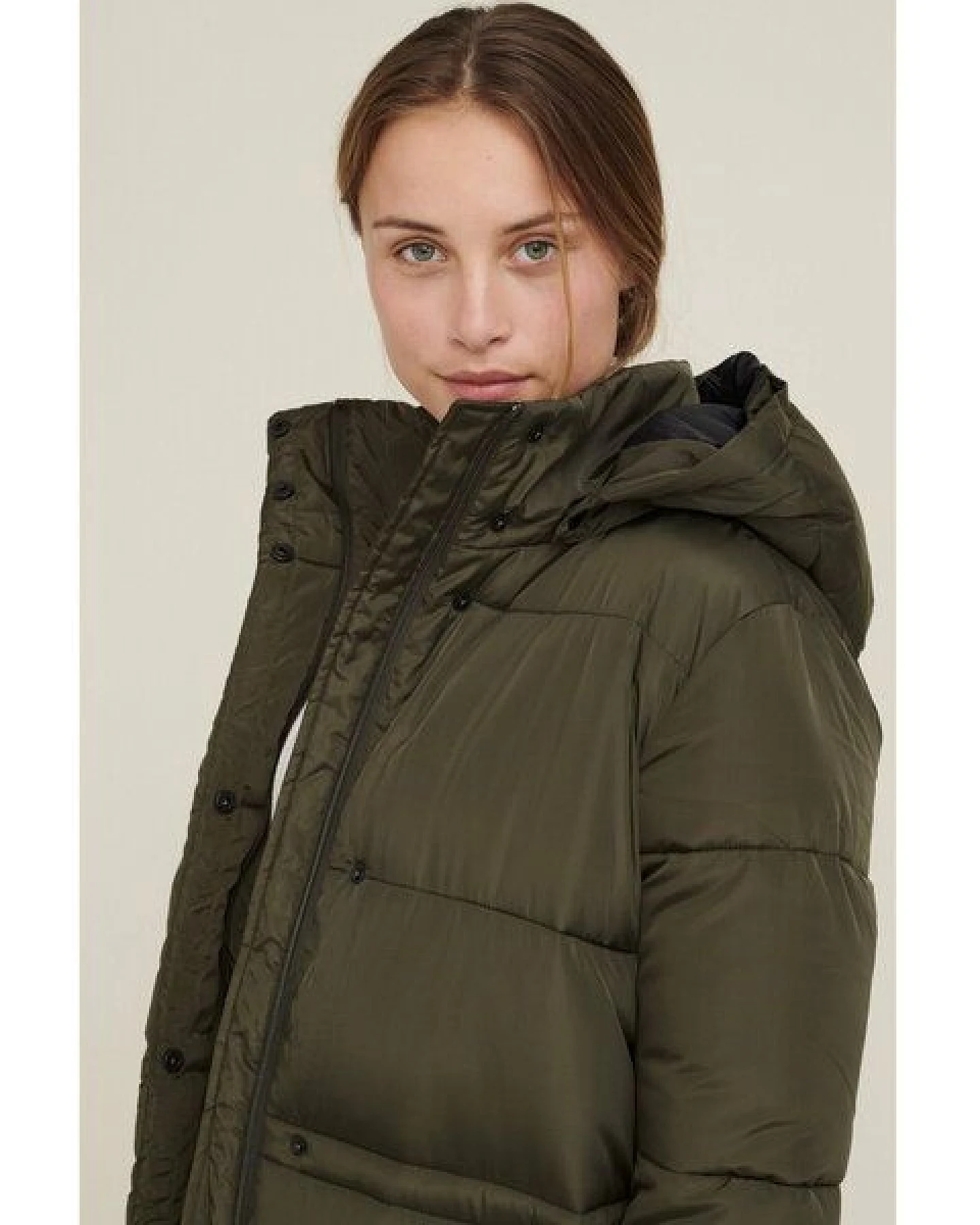 Basic Apparel Veganer Puffermantel - Dagmar - aus recyceltem Polyester – Ansicht 3