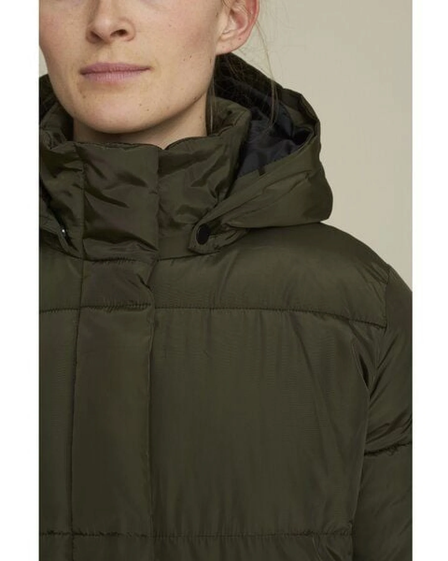 Basic Apparel Veganer Puffermantel - Dagmar - aus recyceltem Polyester – Ansicht 4