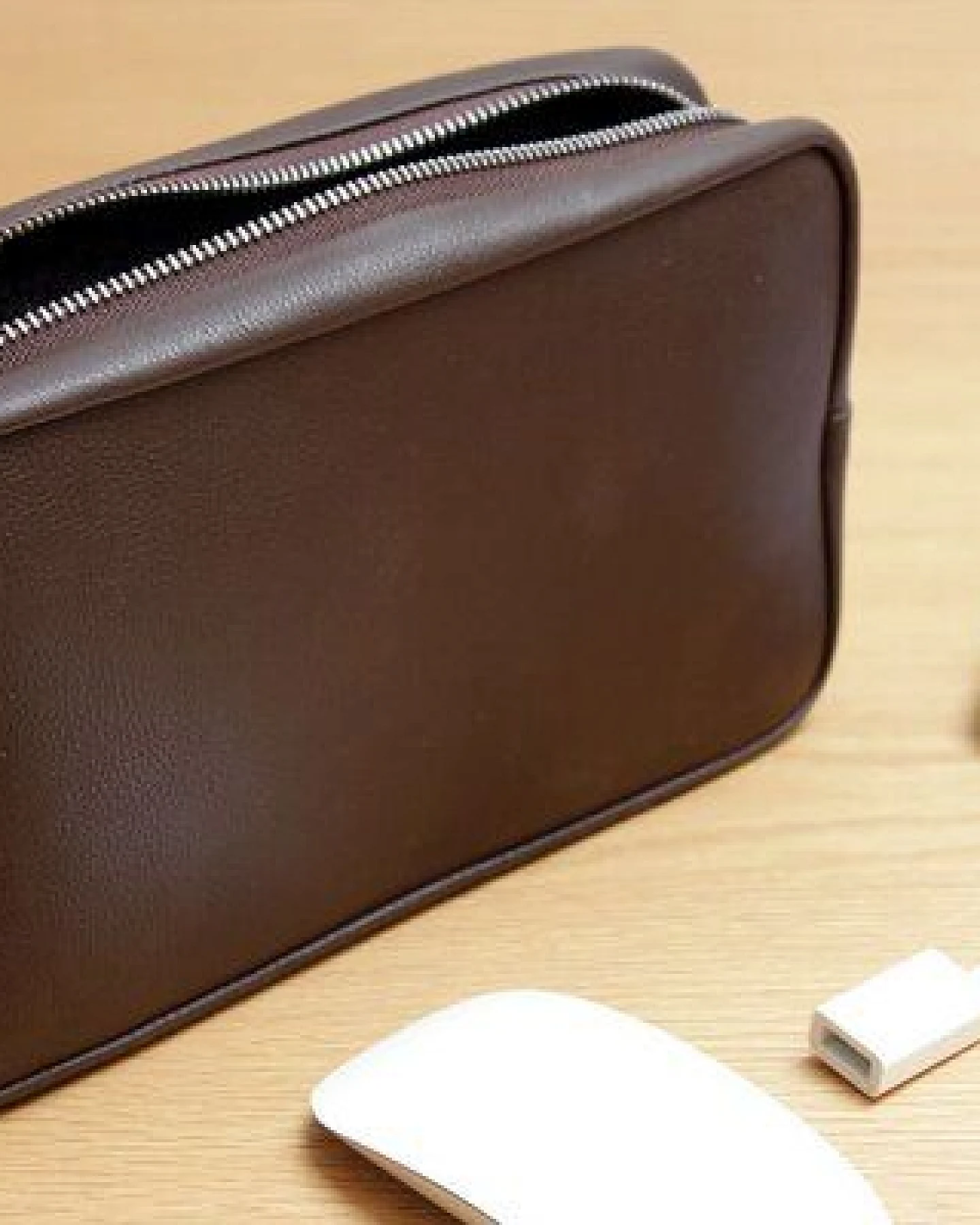 Pack & Smooch Kabeltasche, Zubehörtasche "Longford" aus Leder für Kabel, Magic Maus, USB, SD Karten – Ansicht 4