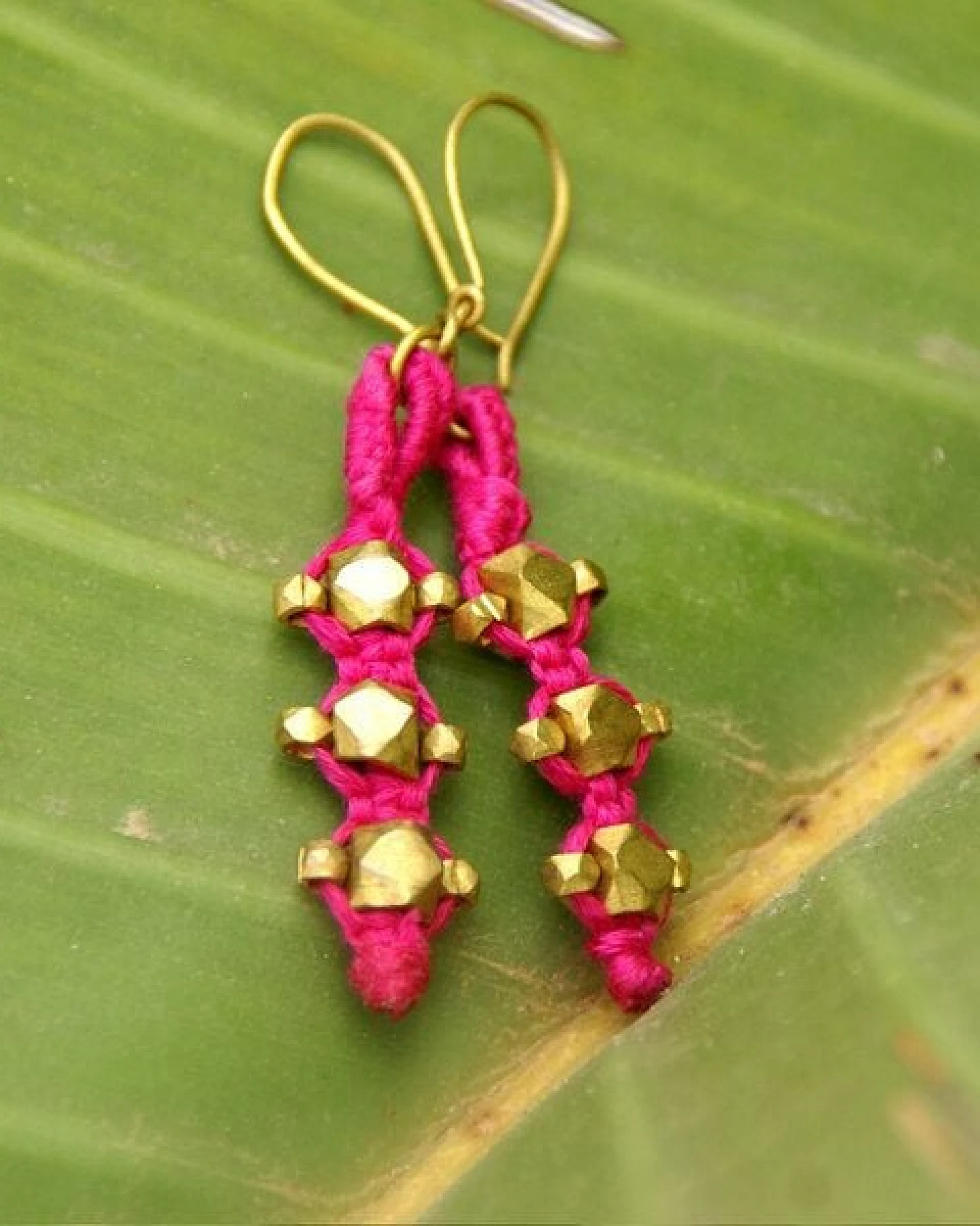 KIKOONI Dokra Ohrringe "pink stones" – Ansicht 2