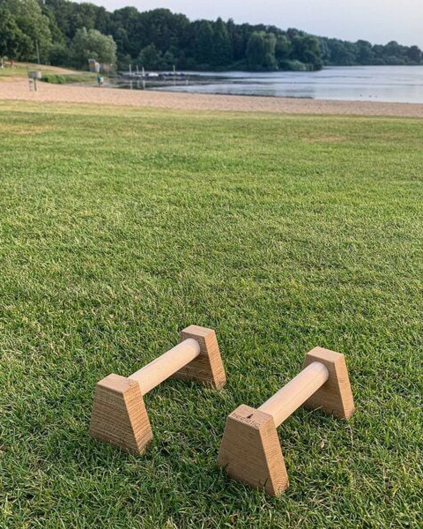 treeletic® Parallettes / Minibarren / Push Up Bars / Handgefertigte Liegestützgriffe aus Holz – Ansicht 4