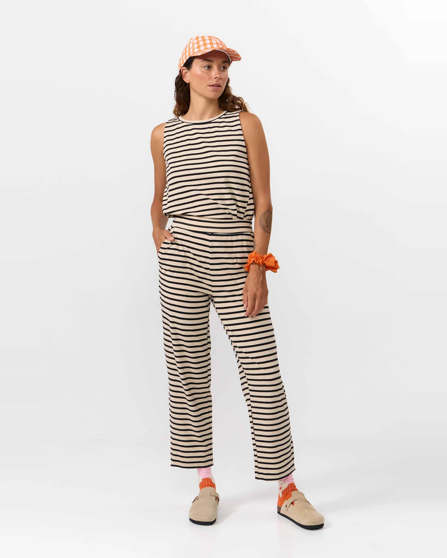 SUITE13LAB Damen vegan Hose Morgon Stripes Schwarz – Ansicht 2