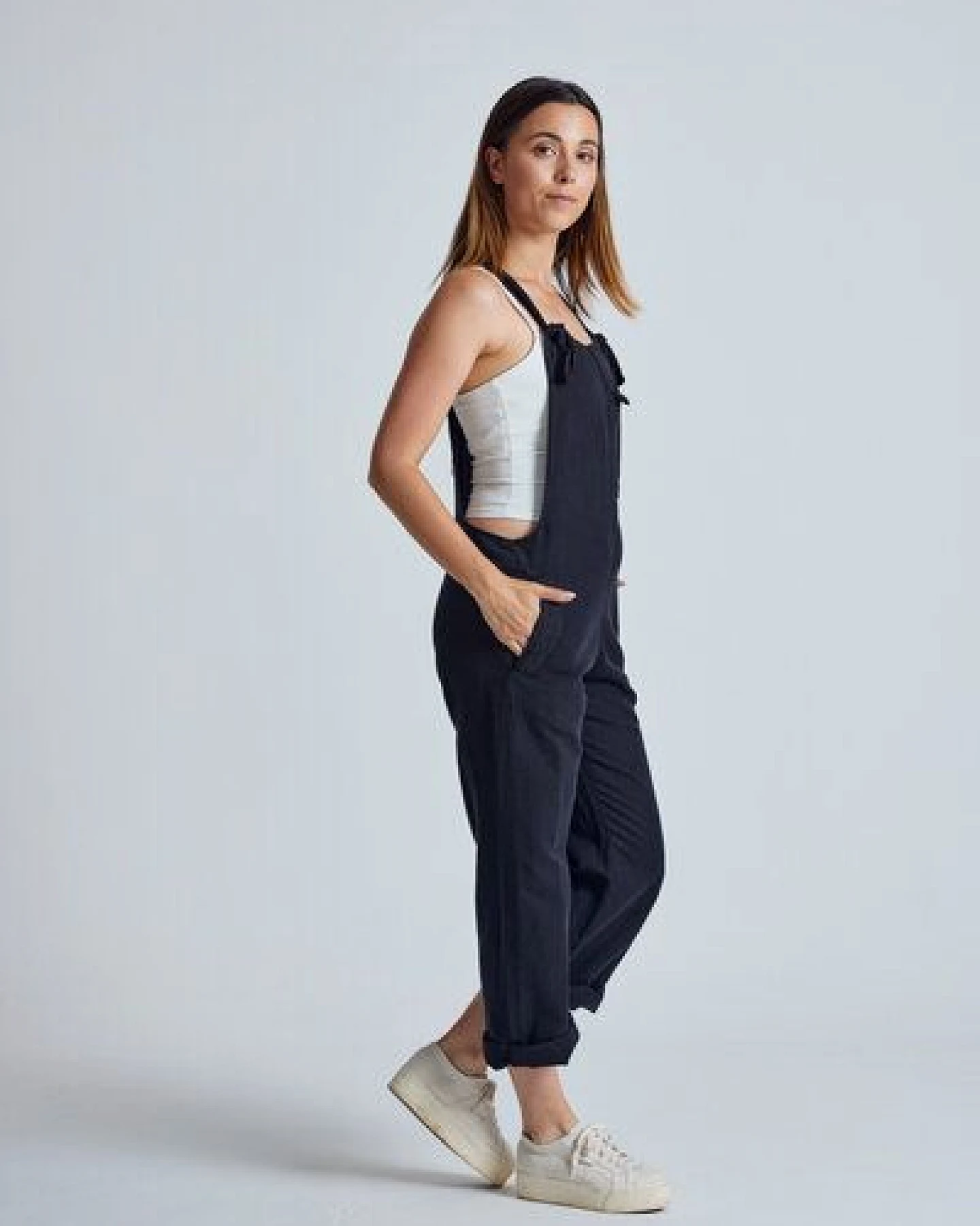 Flax and Loom Leinen Latzhose Mary Lou – Ansicht 2
