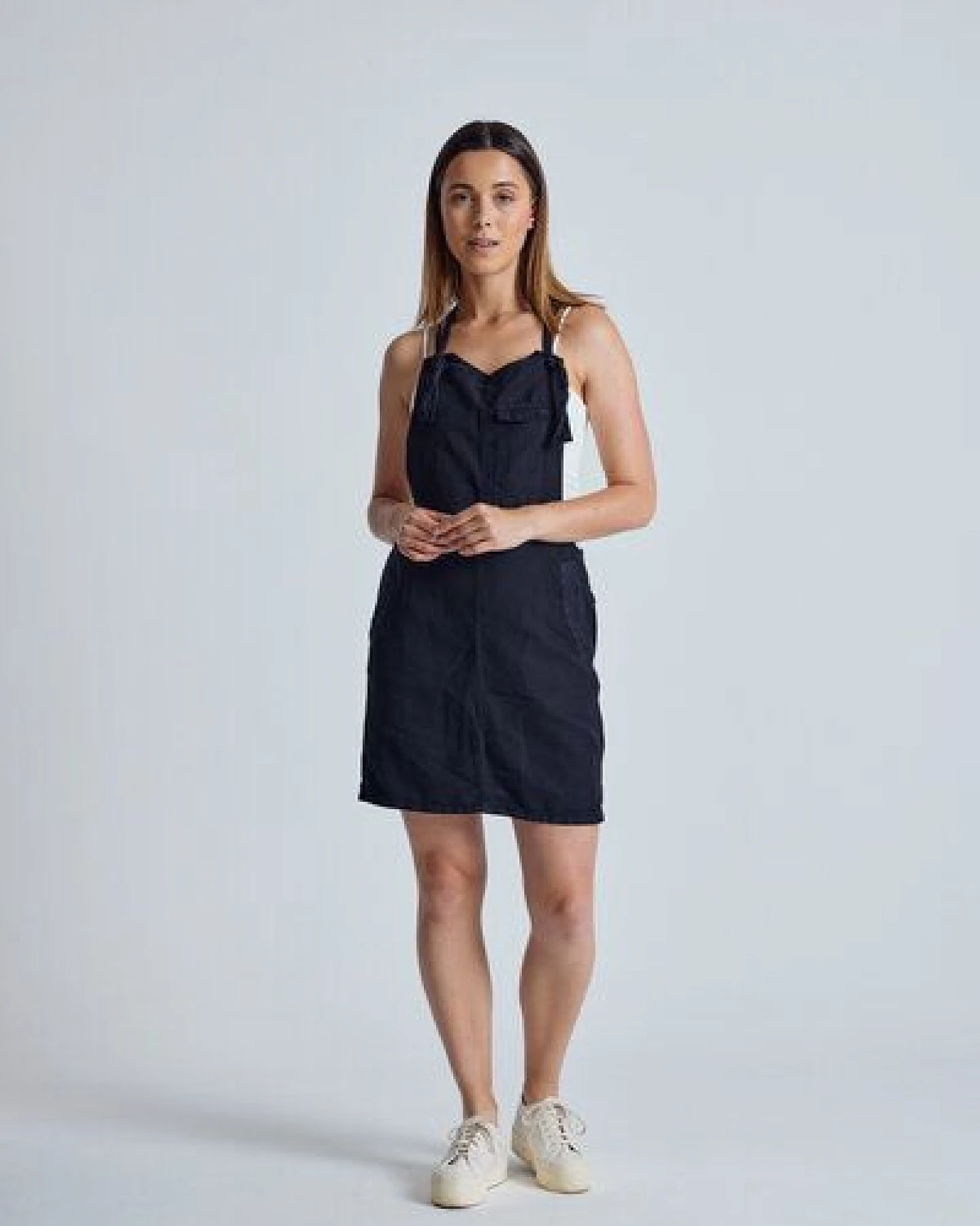 Flax and Loom Leinen Latzkleid Peggy – Ansicht 2
