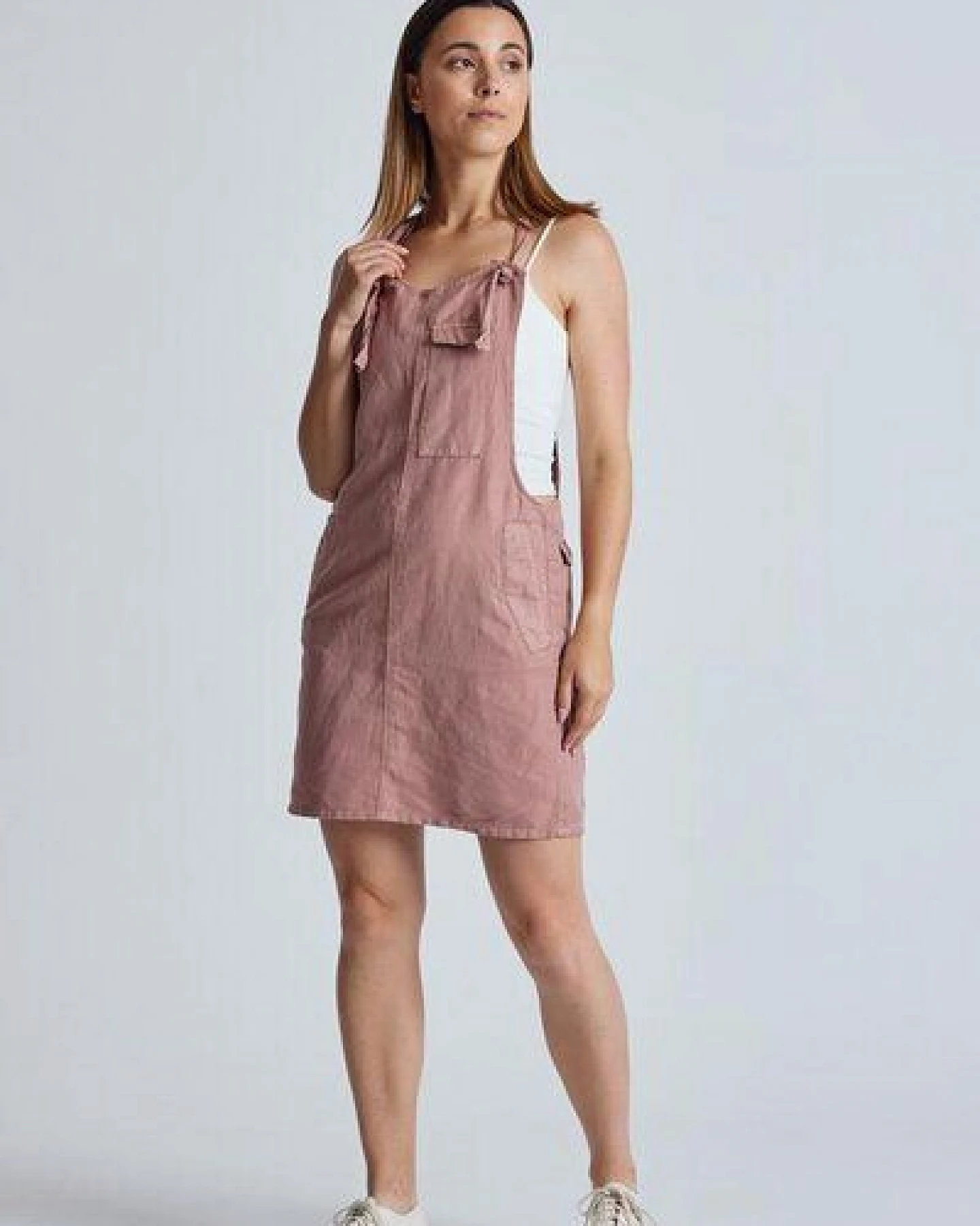 Flax and Loom Leinen Latzkleid Peggy – Ansicht 2