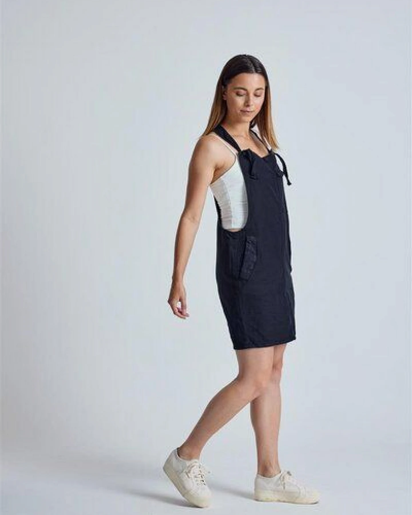Flax and Loom Leinen Latzkleid Peggy – Ansicht 4