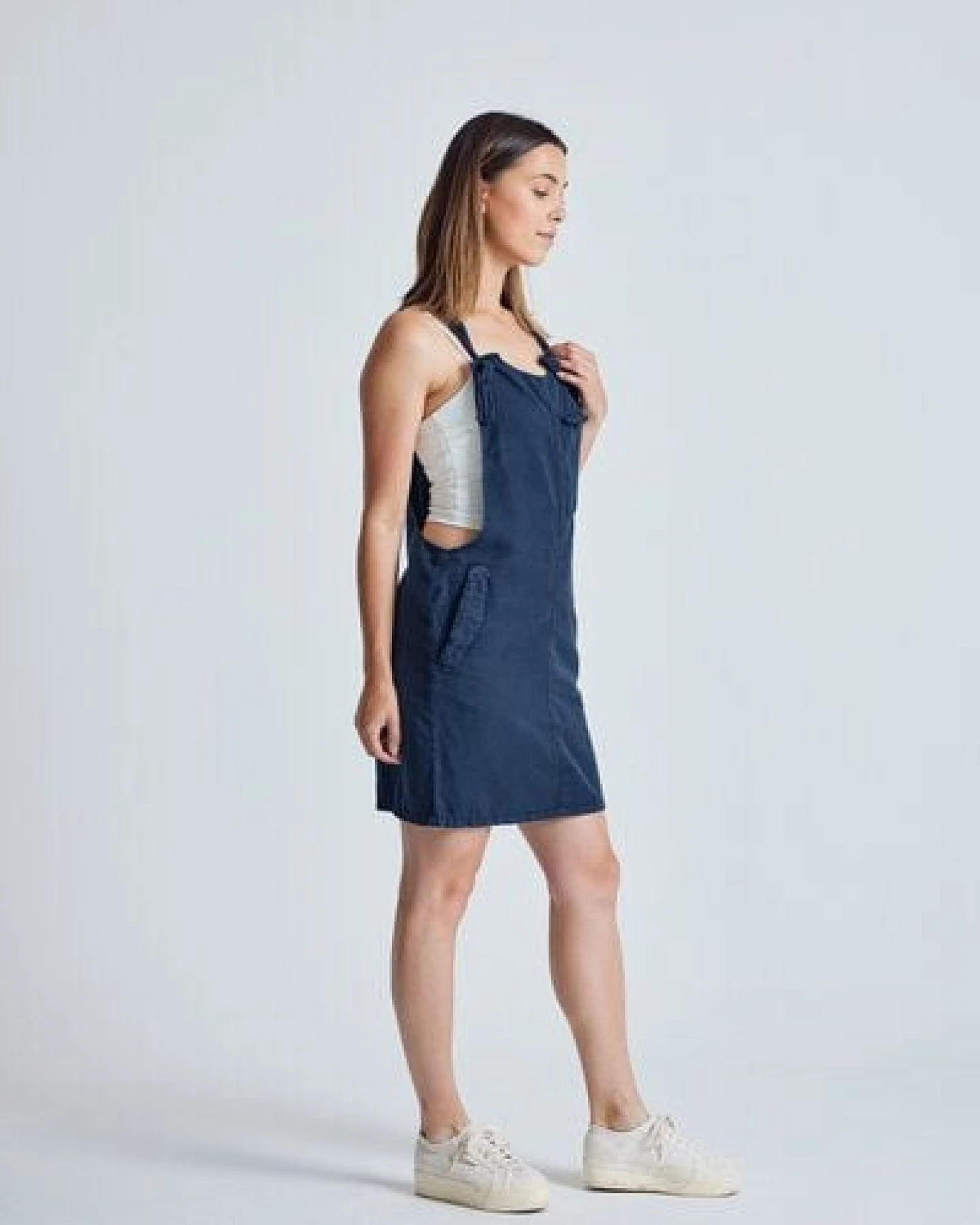 Flax and Loom Leinen Latzkleid Peggy – Ansicht 4