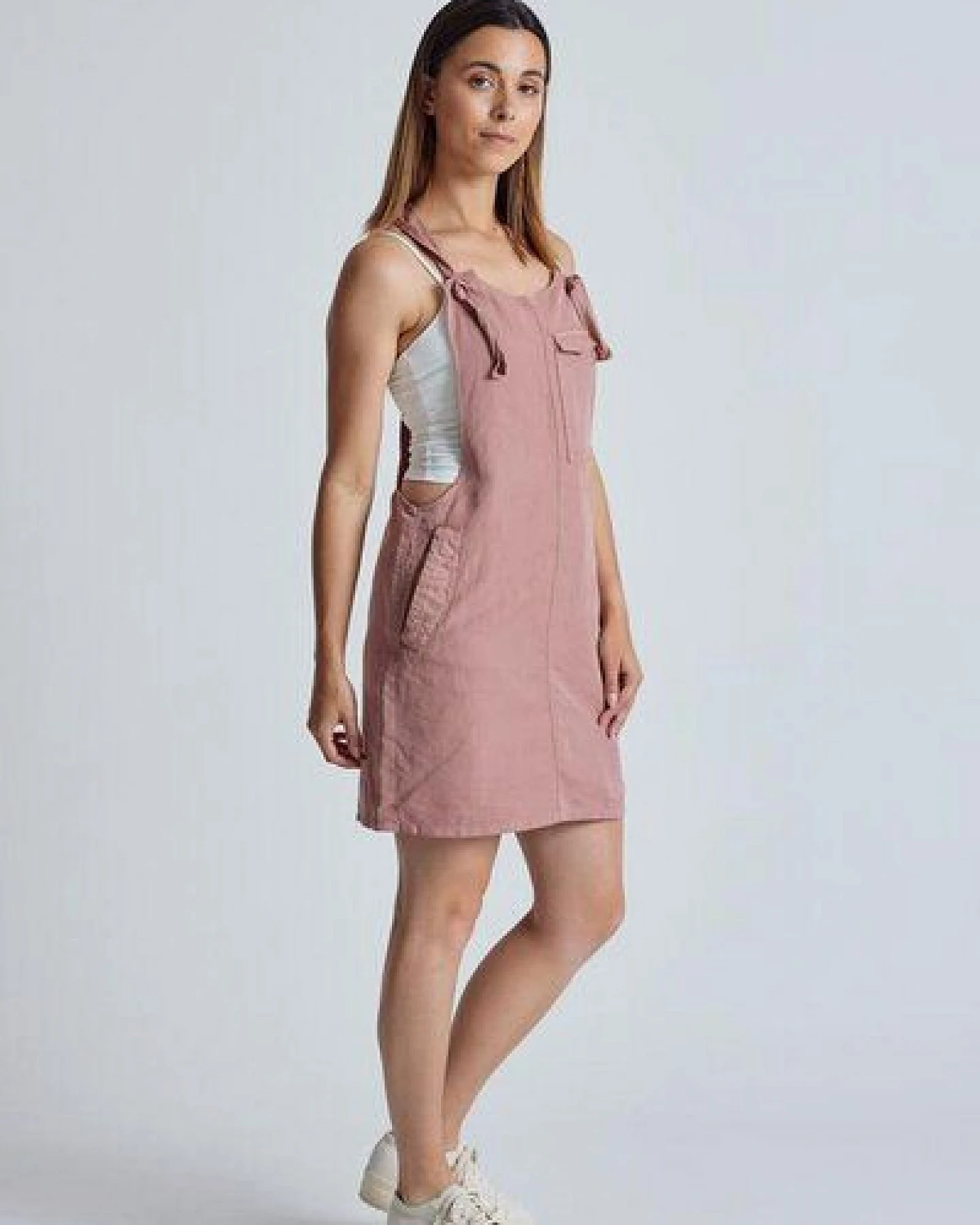 Flax and Loom Leinen Latzkleid Peggy – Ansicht 3