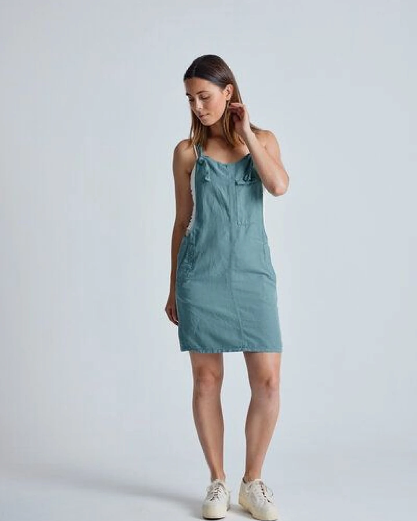 Flax and Loom Leinen Latzkleid Peggy – Ansicht 3