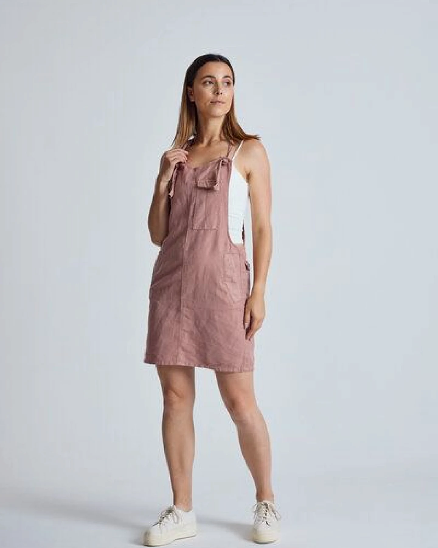 Flax and Loom Leinen Latzkleid Peggy – Ansicht 2