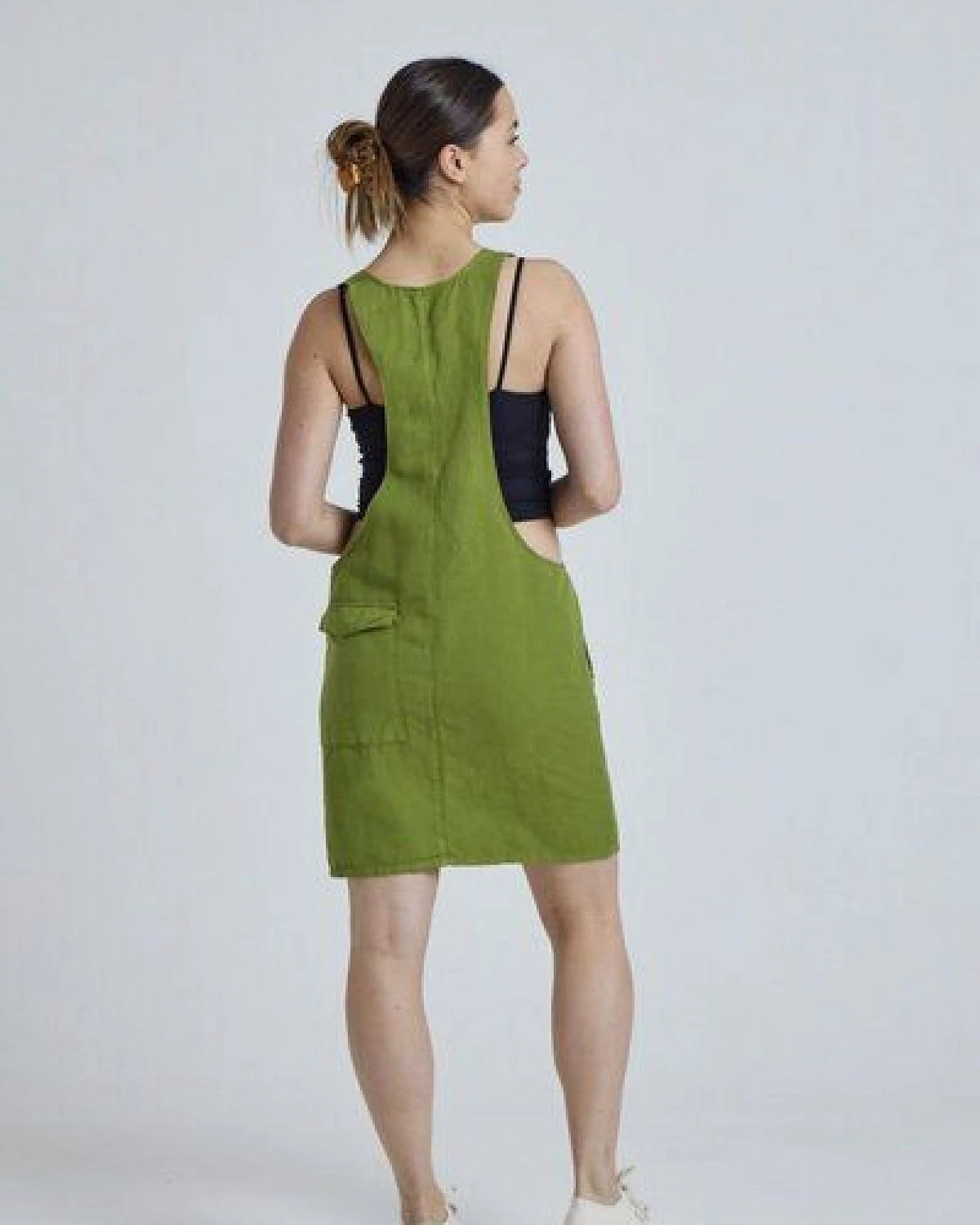 Flax and Loom Leinen Latzkleid Peggy – Ansicht 3
