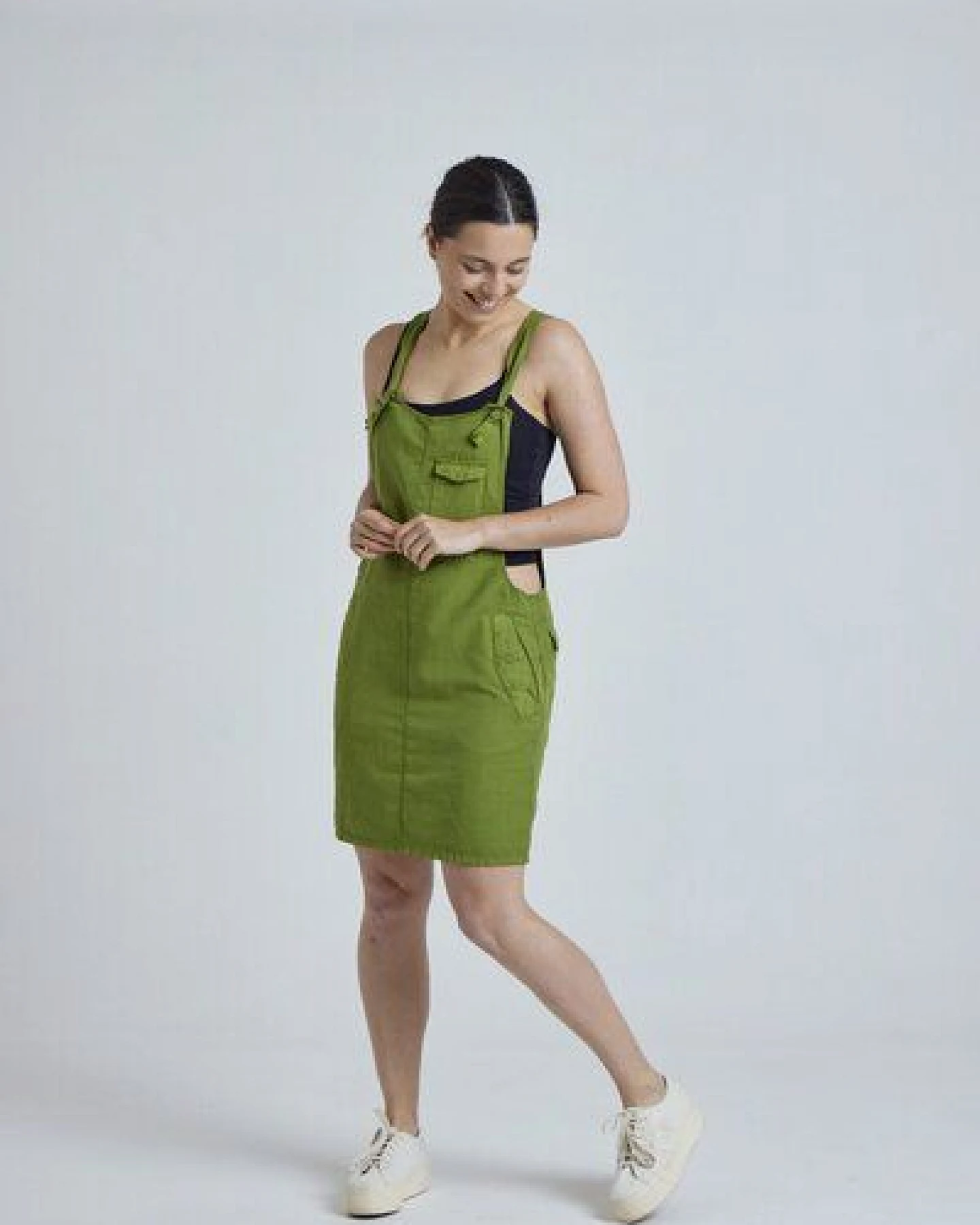 Flax and Loom Leinen Latzkleid Peggy – Ansicht 2