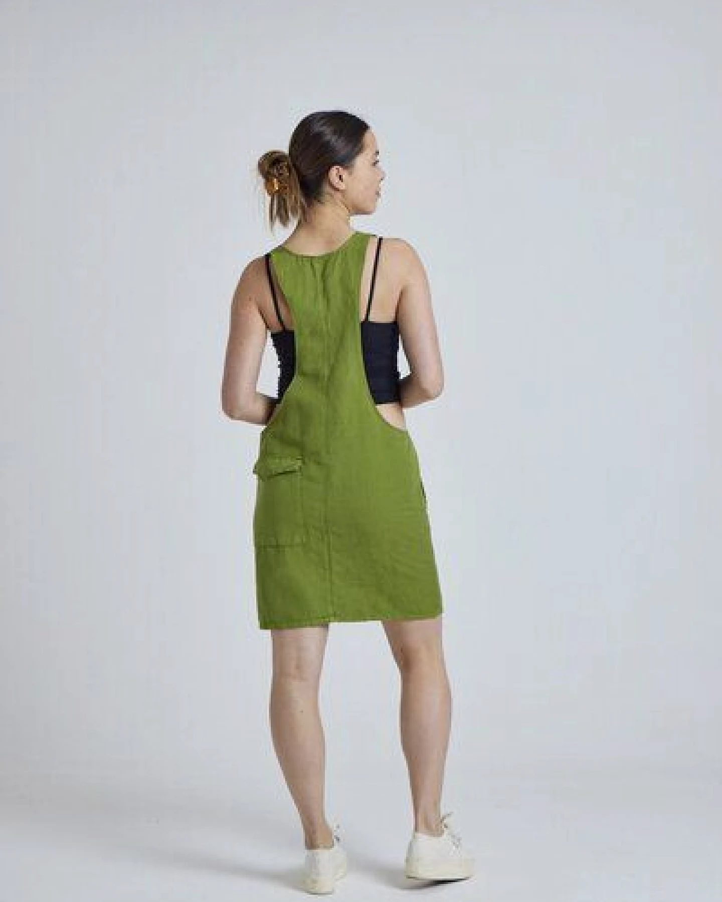 Flax and Loom Leinen Latzkleid Peggy – Ansicht 3