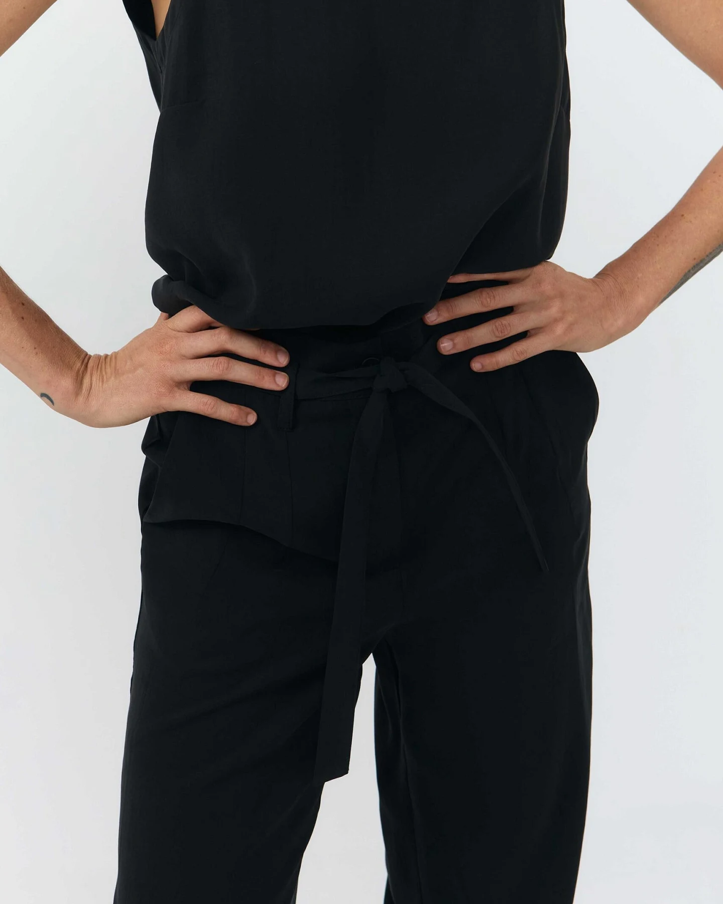 SUITE13LAB Damen vegan Hose Eo Schwarz – Ansicht 2