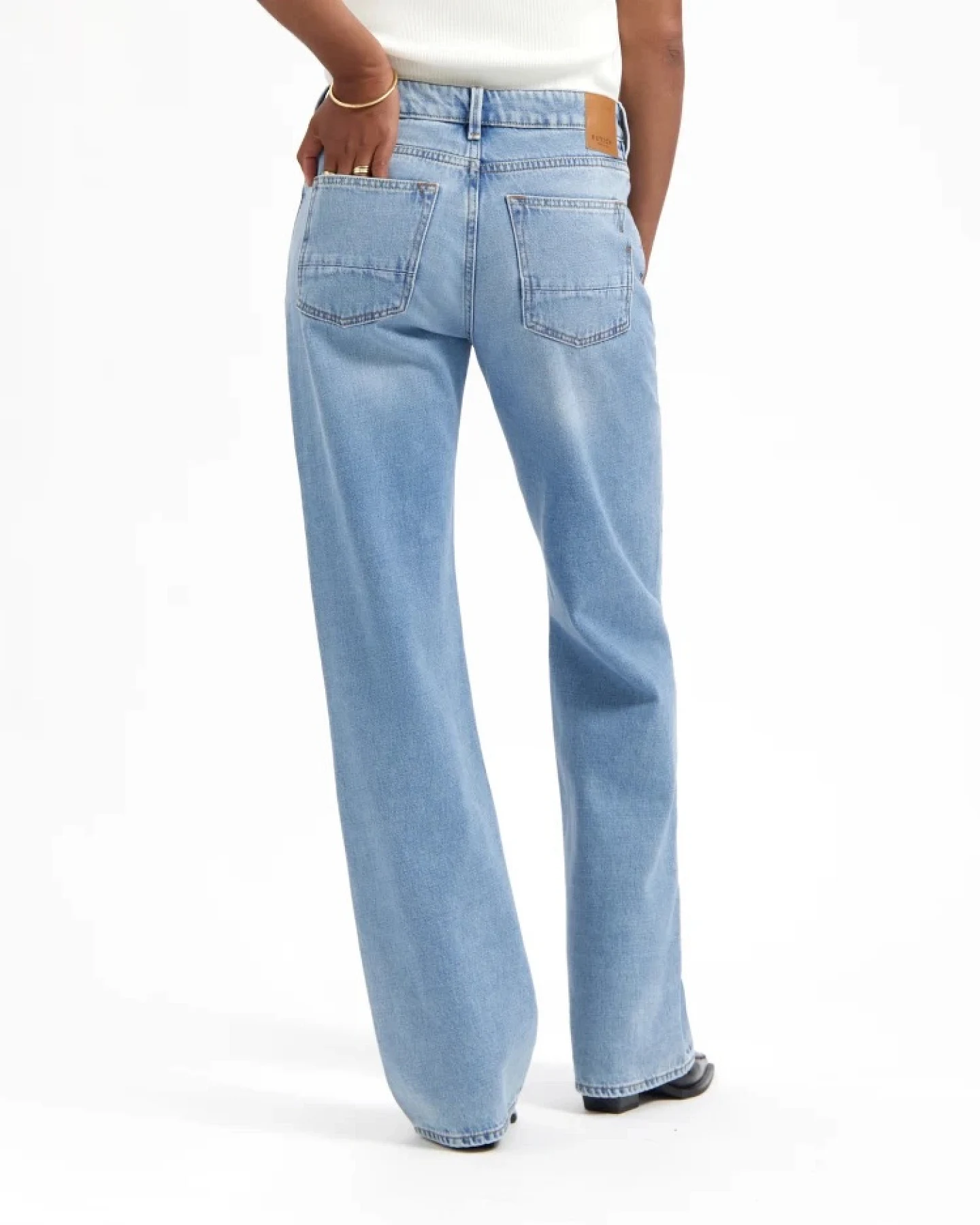 Kuyichi Damen vegan Jeans Locker Lena Washed Blau – Ansicht 2