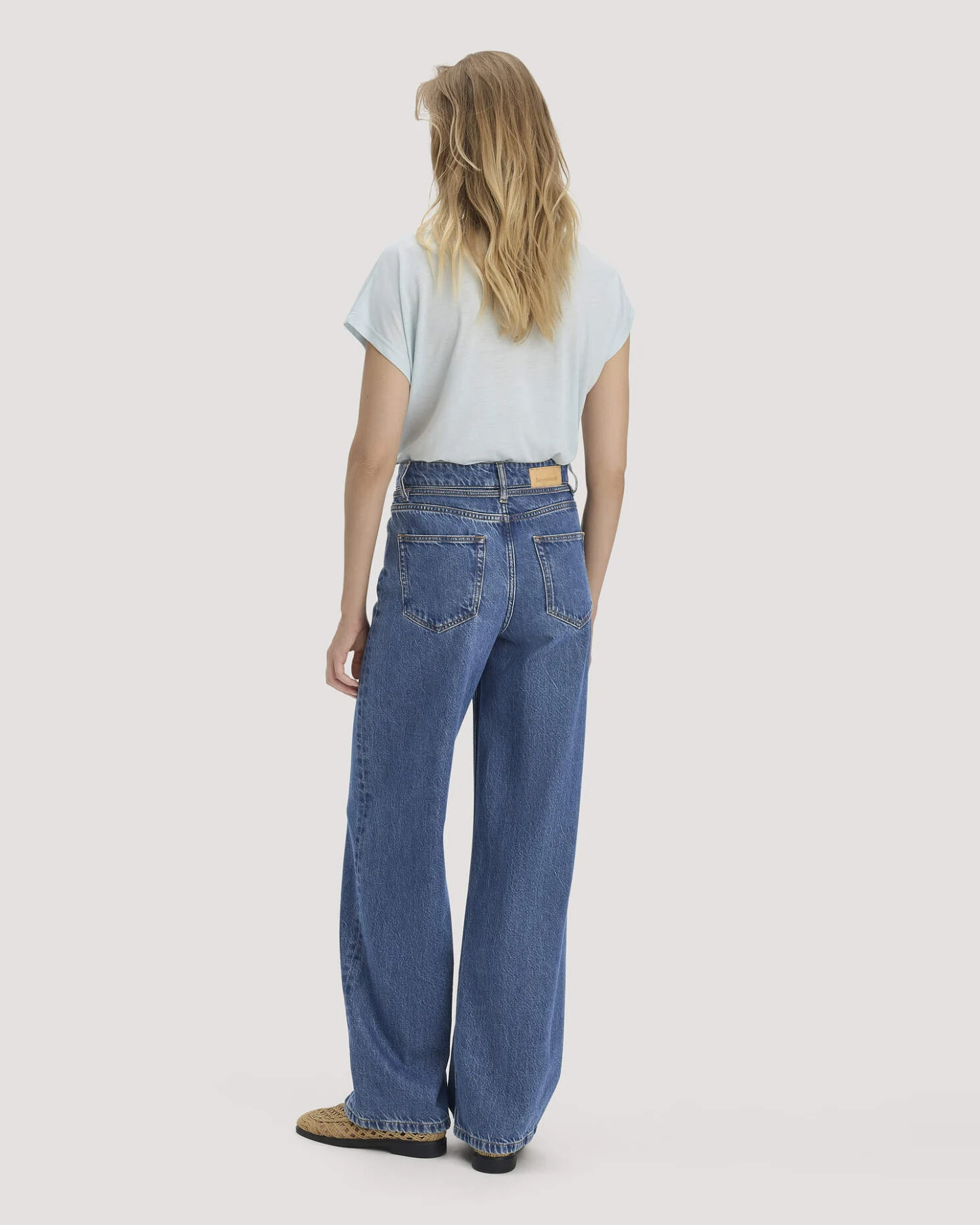 hessnatur Damen Jeans ALVA Wide Leg Soft aus Bio-Baumwolle mit TENCEL™ Lyocell - blau - Größe 26/34 – Ansicht 2
