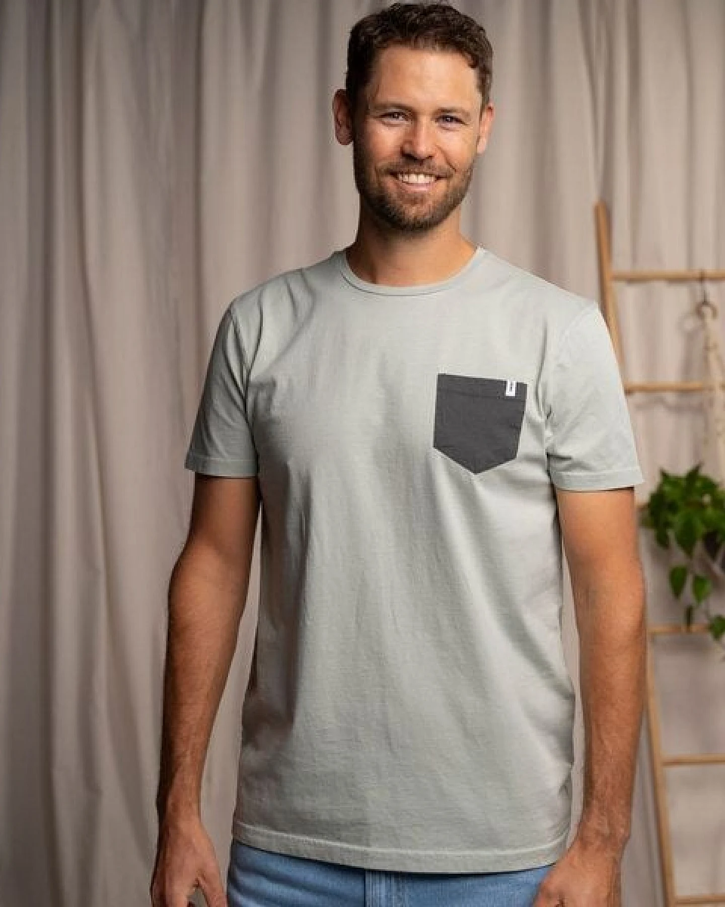 Vresh Clothing Vilip - Classic Fit T-Shirt mit Brusttasche aus Biobaumwolle – Ansicht 3