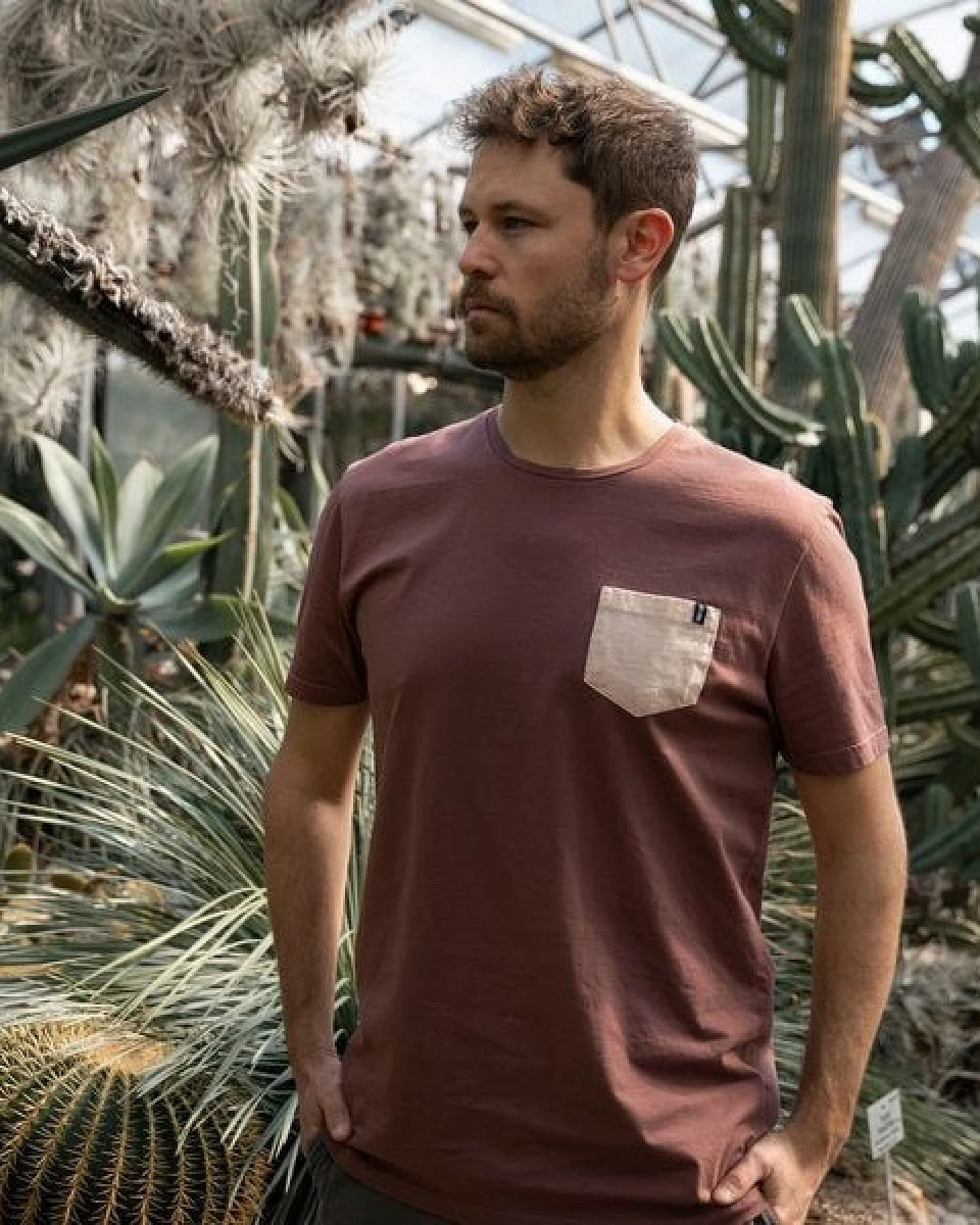 Vresh Clothing Vilip - Classic Fit T-Shirt mit Brusttasche aus Biobaumwolle – Ansicht 3