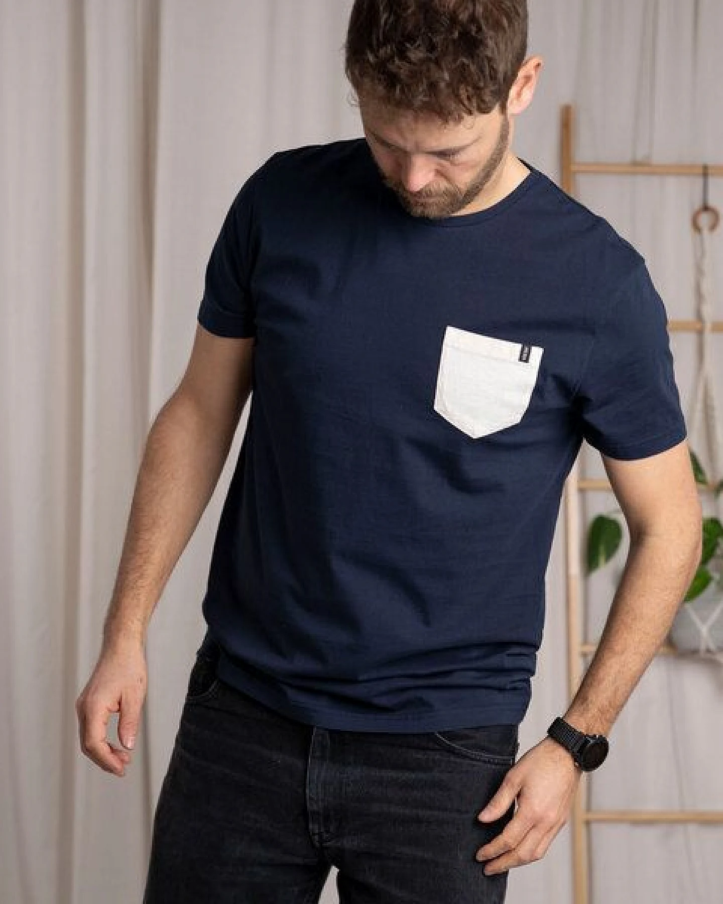 Vresh Clothing Vilip - Classic Fit T-Shirt mit Brusttasche aus Biobaumwolle – Ansicht 3