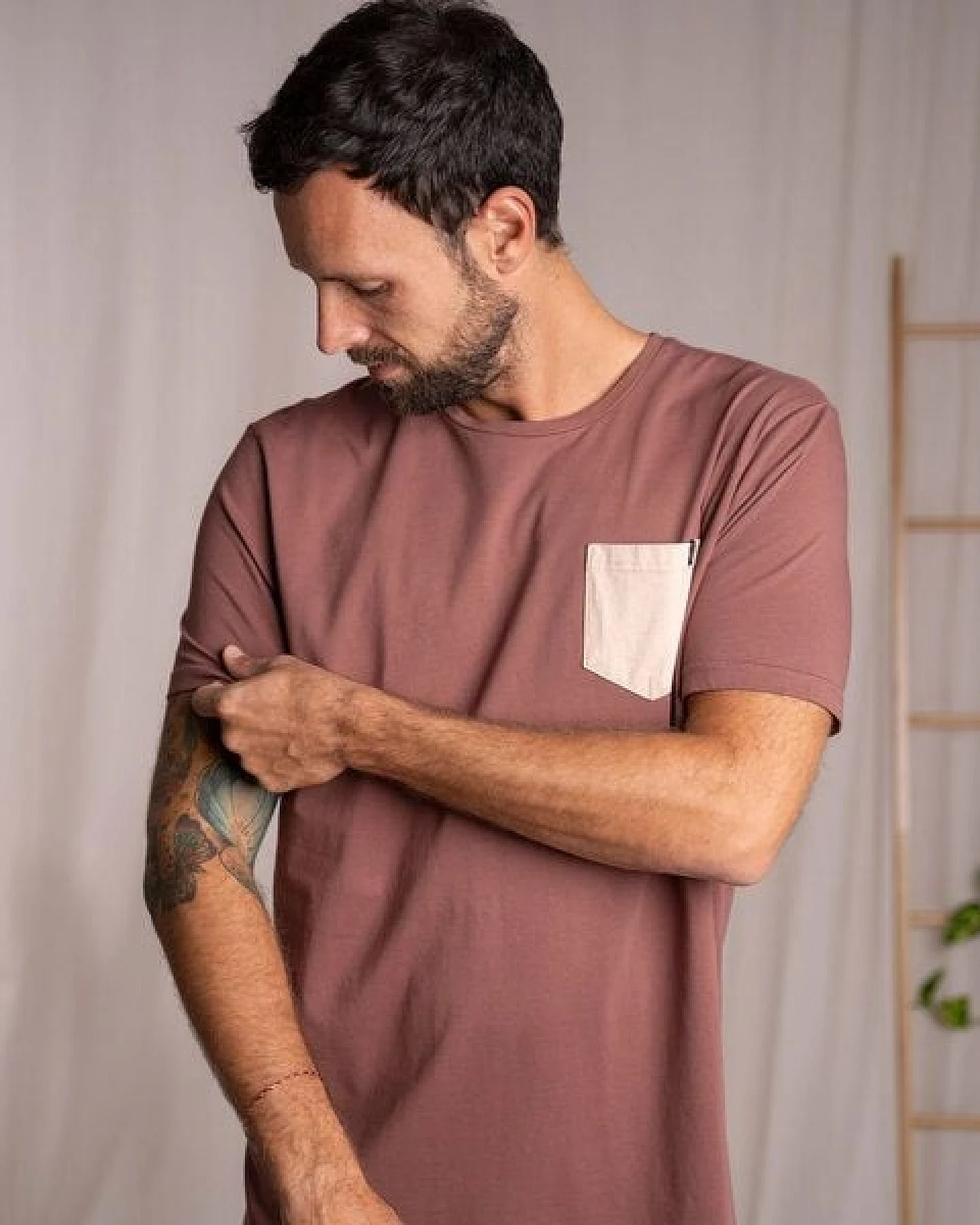Vresh Clothing Vilip - Classic Fit T-Shirt mit Brusttasche aus Biobaumwolle – Ansicht 4