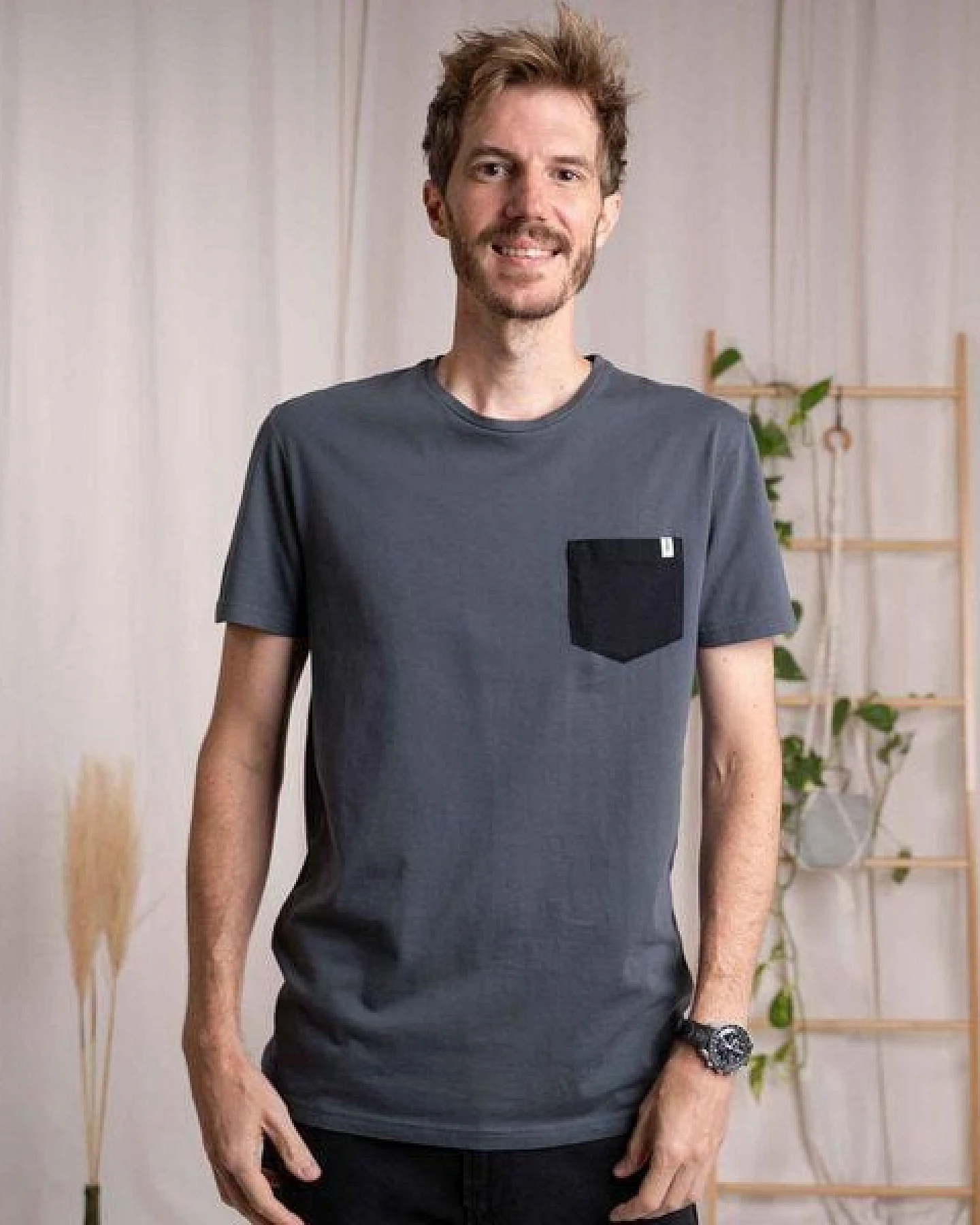 Vresh Clothing Vilip - Classic Fit T-Shirt mit Brusttasche aus Biobaumwolle – Ansicht 4