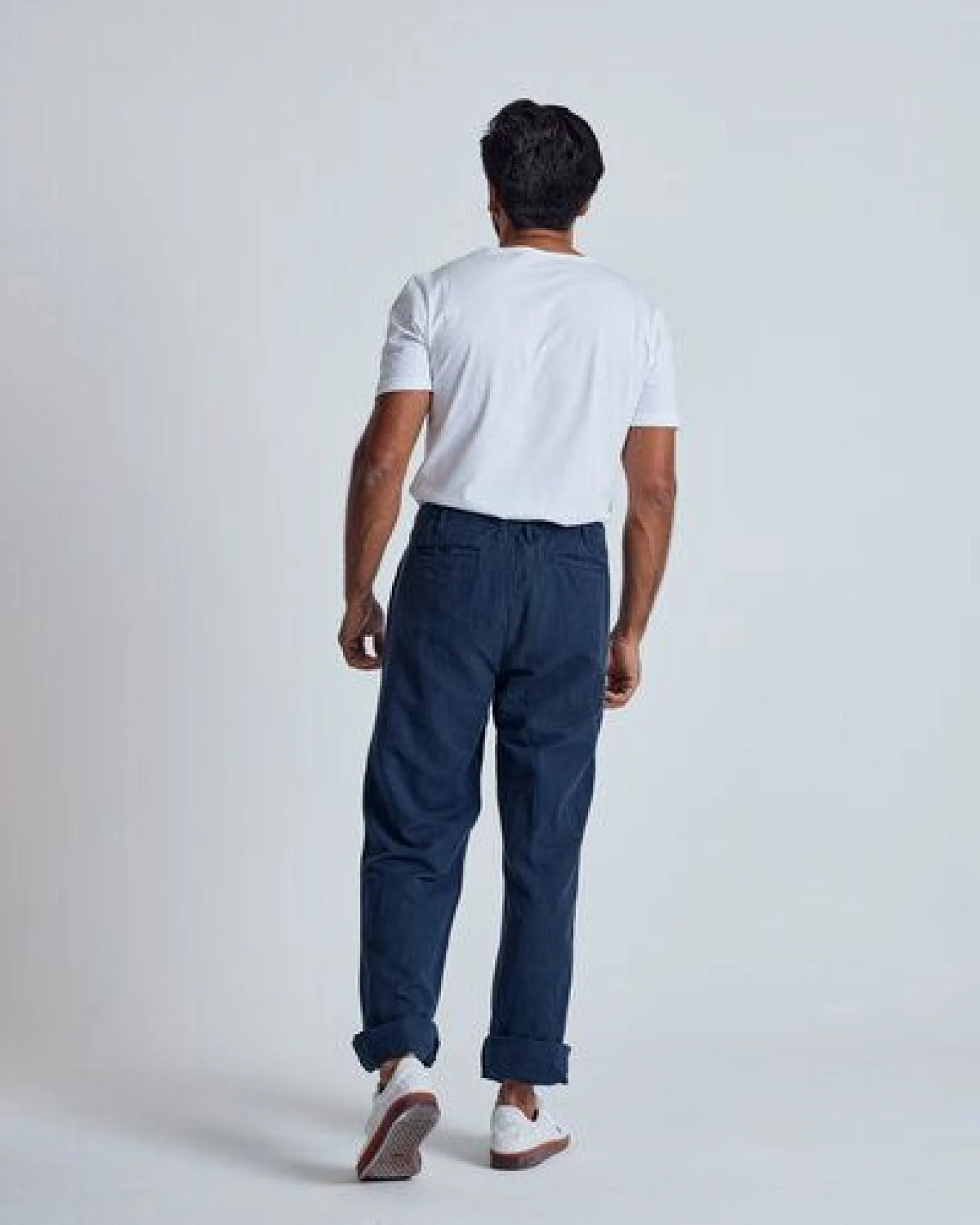 Flax and Loom Leinen Chino Relaxed Fit Modell: Bird – Ansicht 3