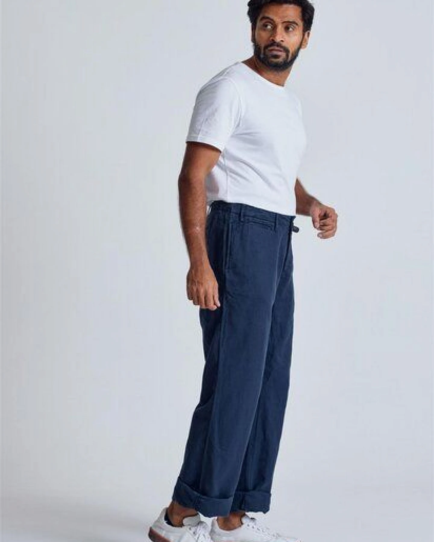 Flax and Loom Leinen Chino Relaxed Fit Modell: Bird – Ansicht 2