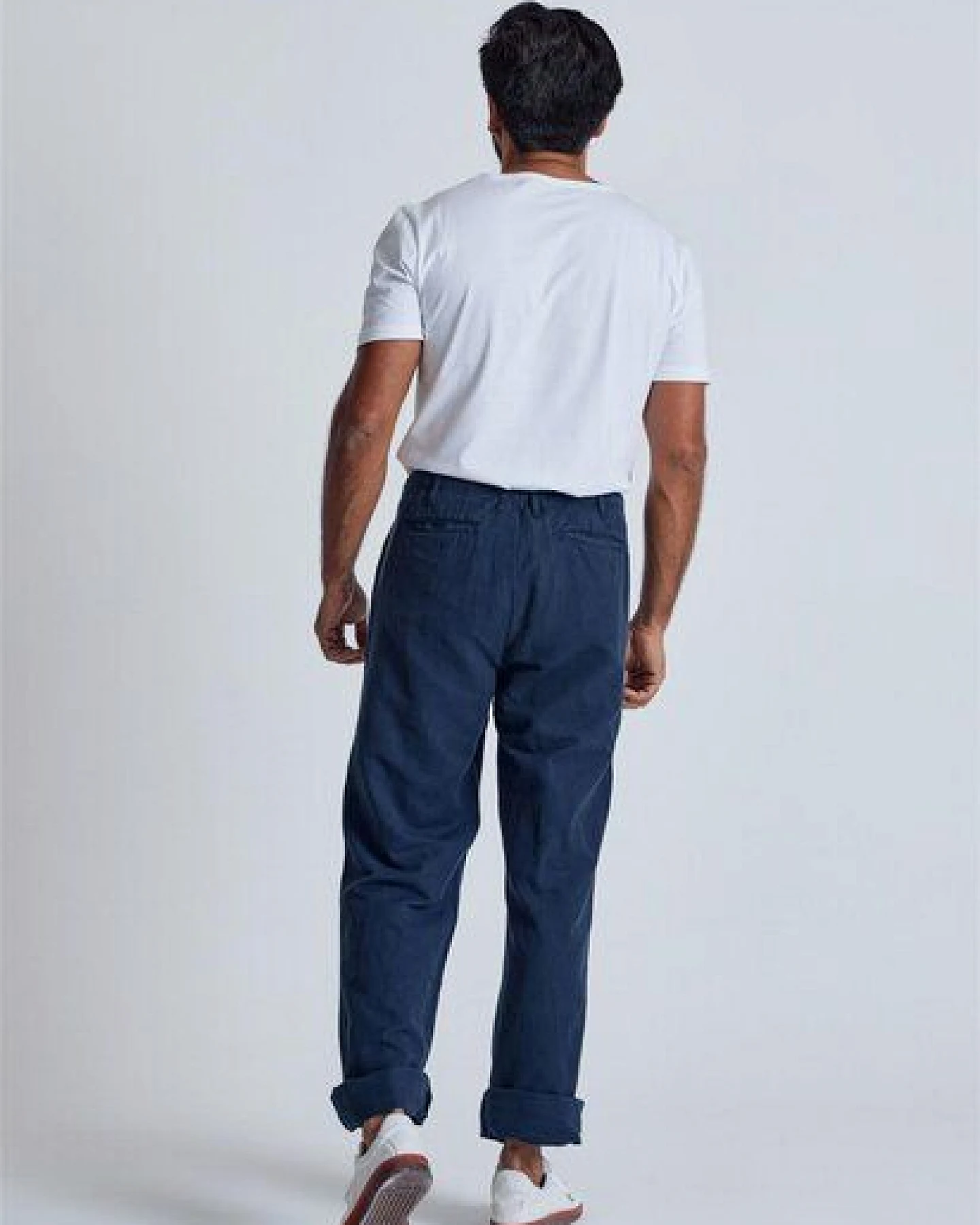 Flax and Loom Leinen Chino Relaxed Fit Modell: Bird – Ansicht 3