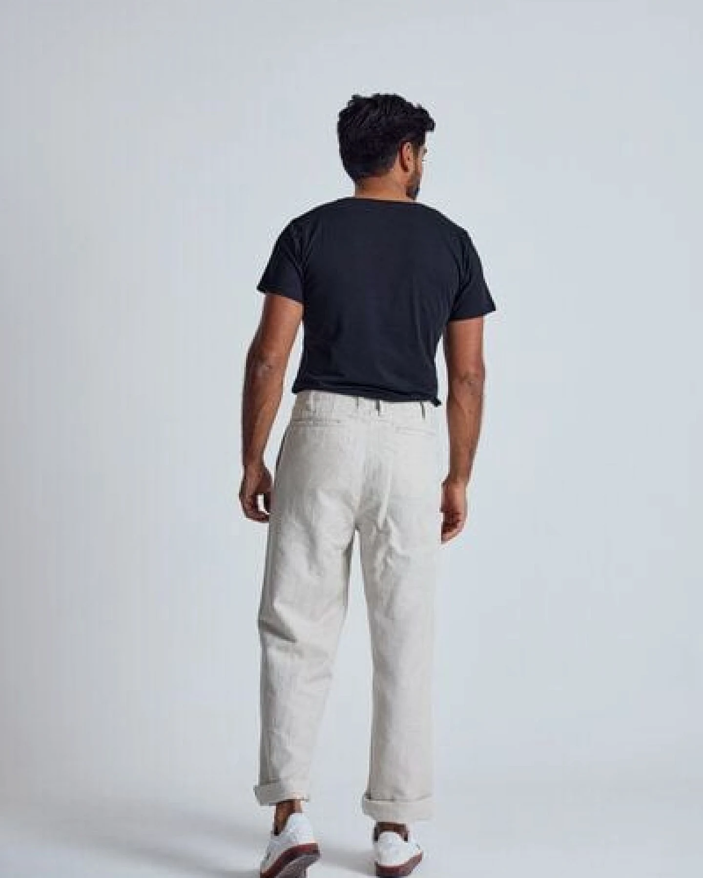 Flax and Loom Leinen Chino Relaxed Fit Modell: Bird – Ansicht 3