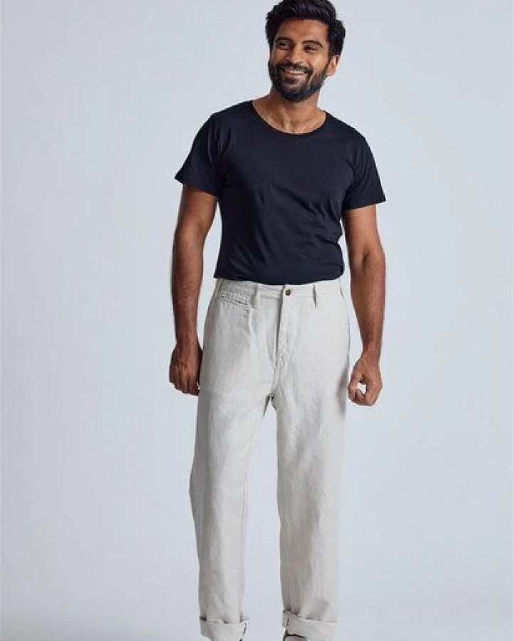 Produktseite: Flax and Loom Leinen Chino Relaxed Fit Modell: Bird