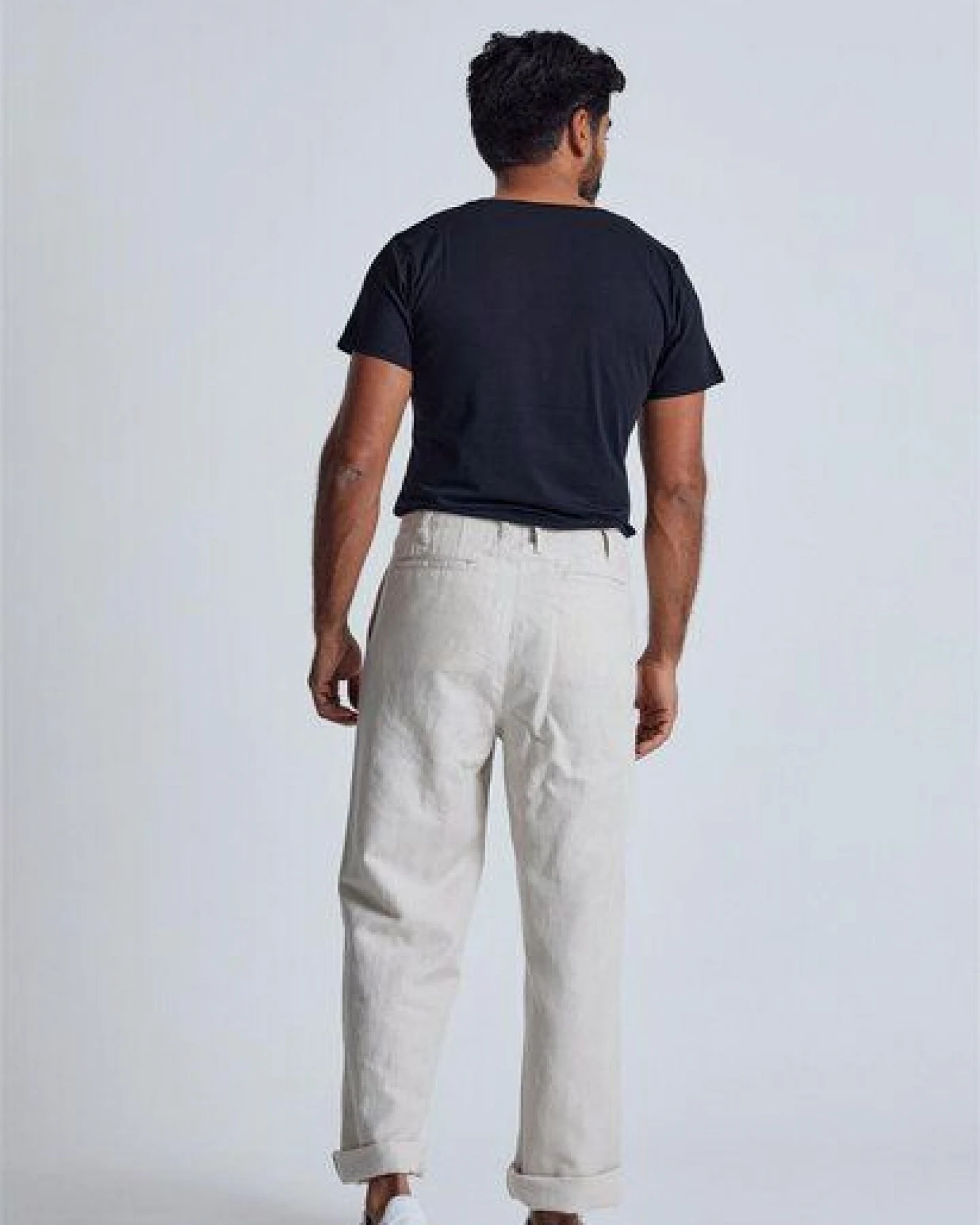 Flax and Loom Leinen Chino Relaxed Fit Modell: Bird – Ansicht 3