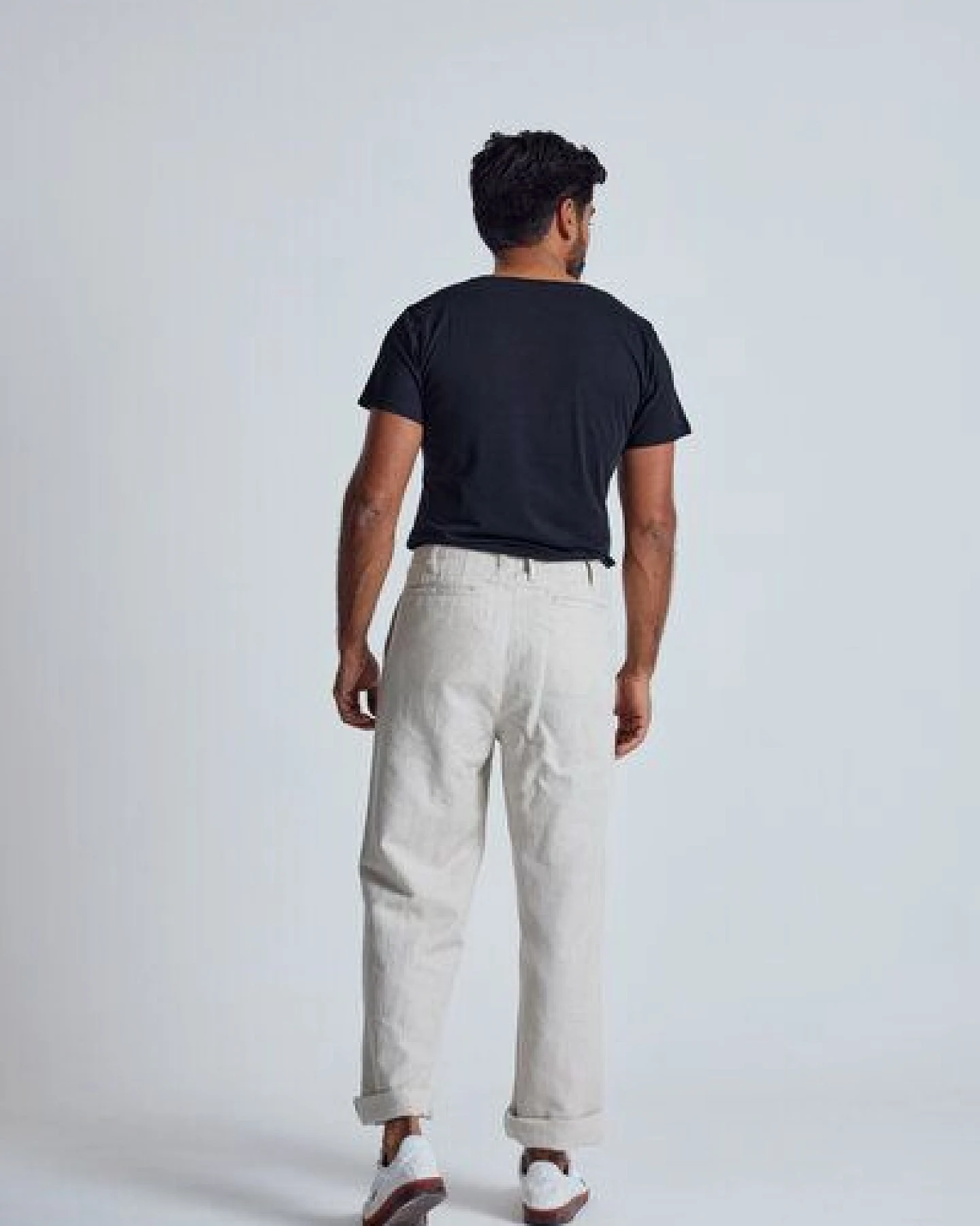 Flax and Loom Leinen Chino Relaxed Fit Modell: Bird – Ansicht 3