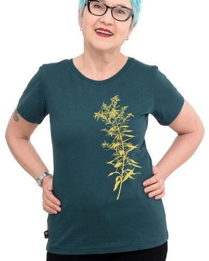Hirschkind Frauenshirt "Goldraute" dunkelgrün - Made in Kenia & handbedruckt in Berlin