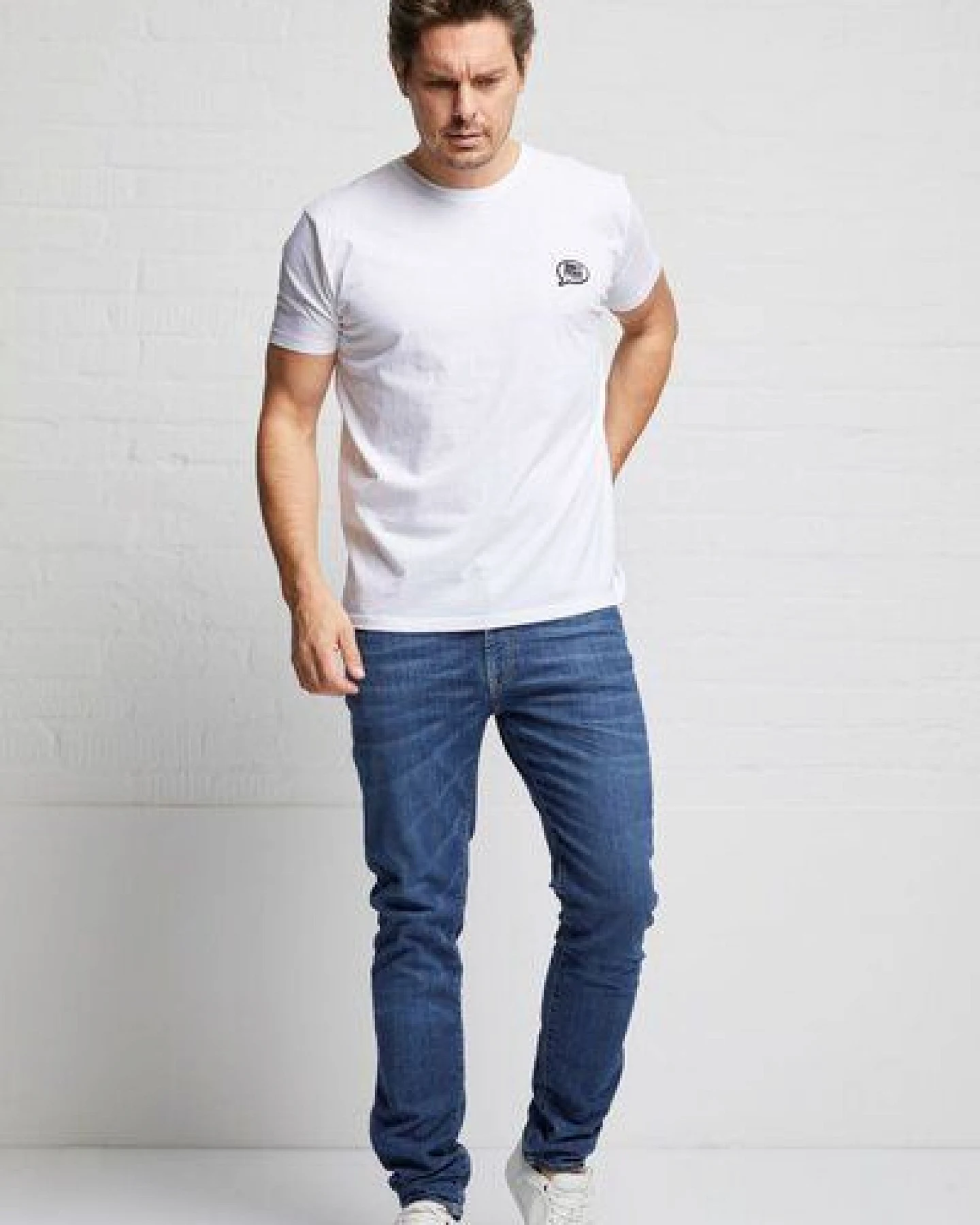 Wunderwerk Herren T-Shirt aus Biobaumwolle "Core tee mal tinto" mit Badge – Ansicht 2