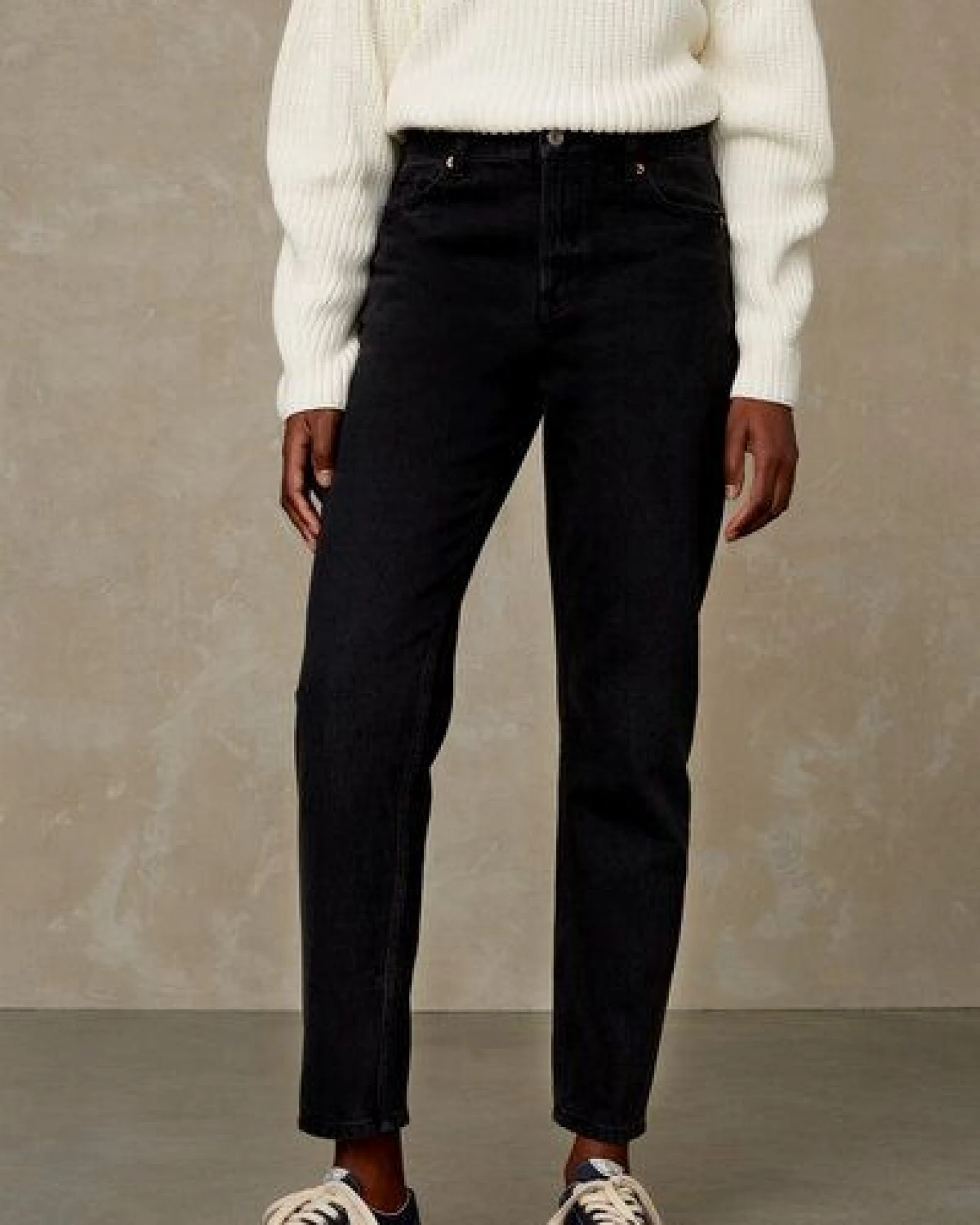 Kings Of Indigo Mom Jeans aus recycelter Baumwolle - Caroline Recycled Black Worn - Schwarz – Ansicht 3