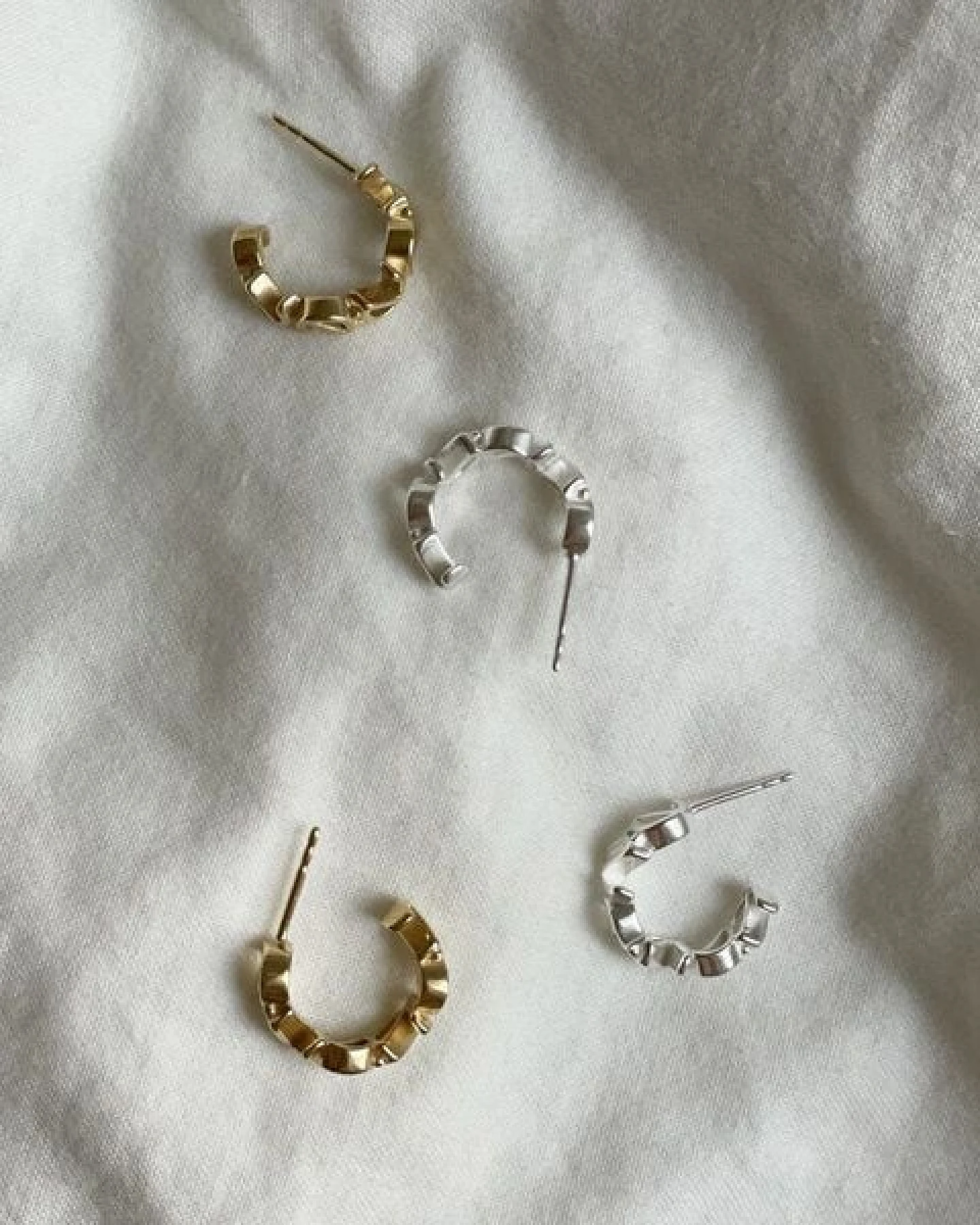 noemvri fashion label Logo Ear Hoops small – Ansicht 2