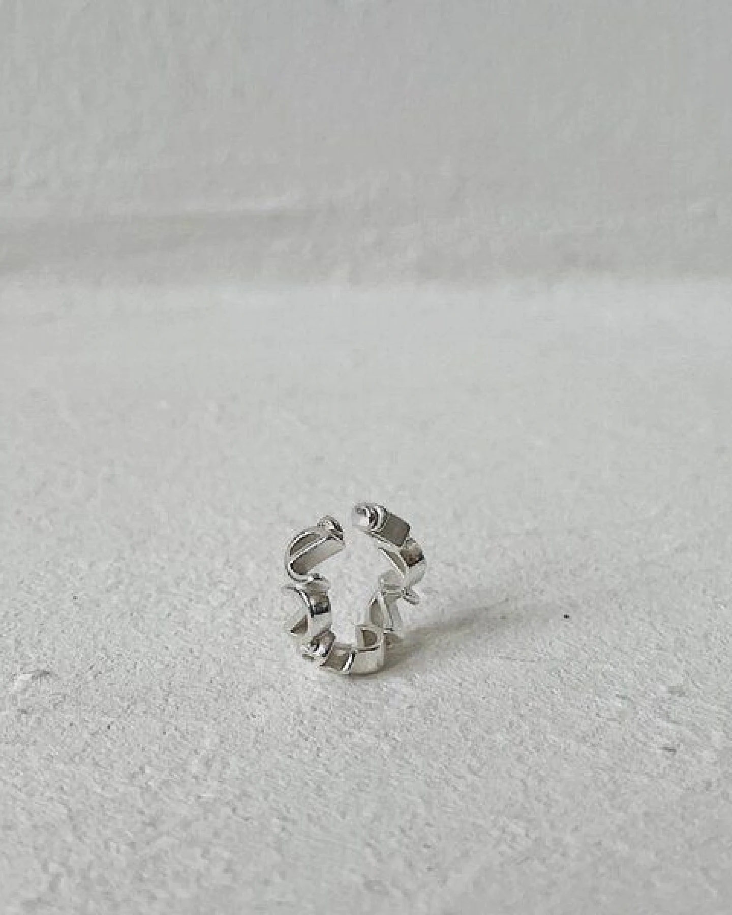 noemvri fashion label Logo earcuff – Ansicht 3