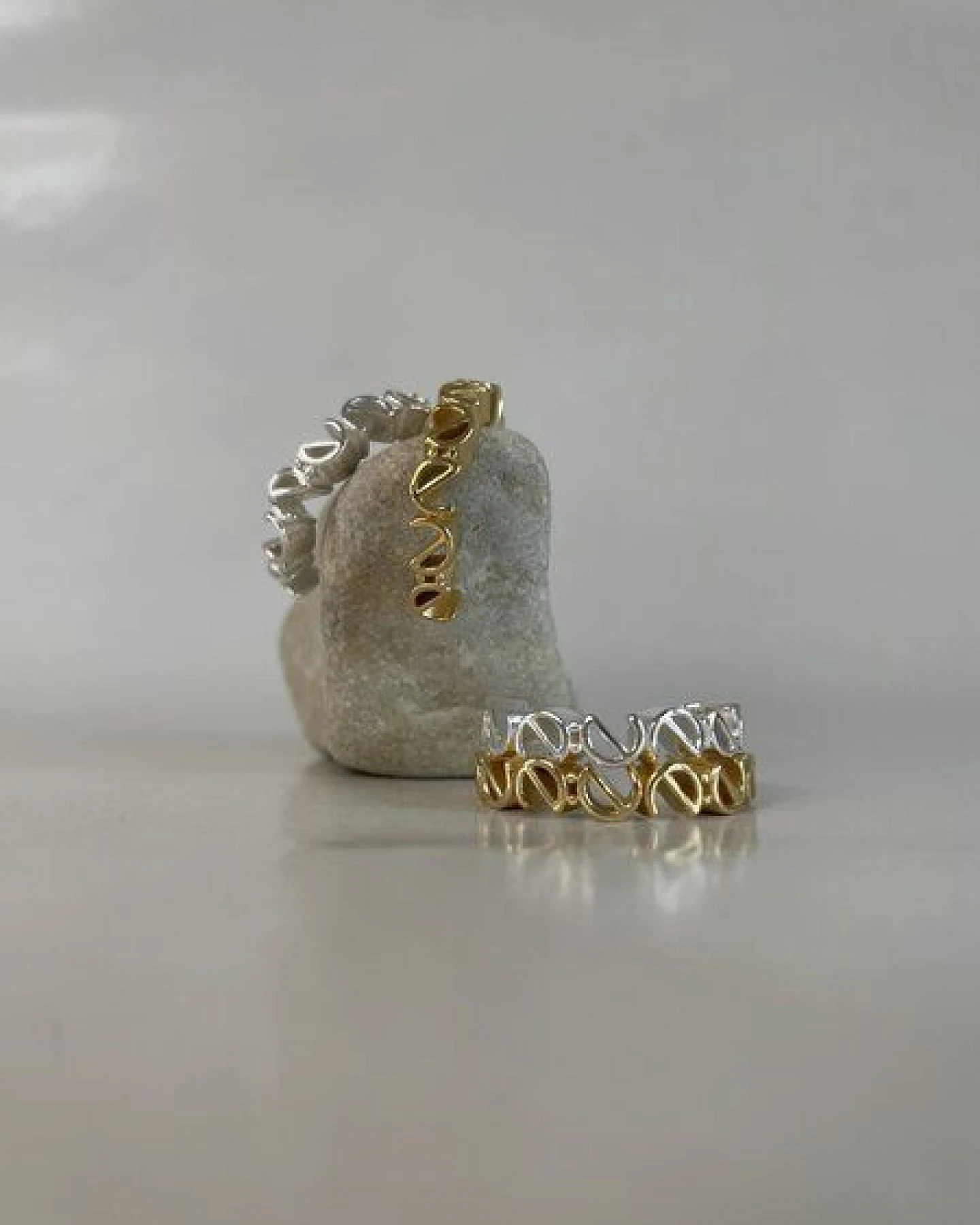 noemvri fashion label Logo Ear Hoops - big – Ansicht 2