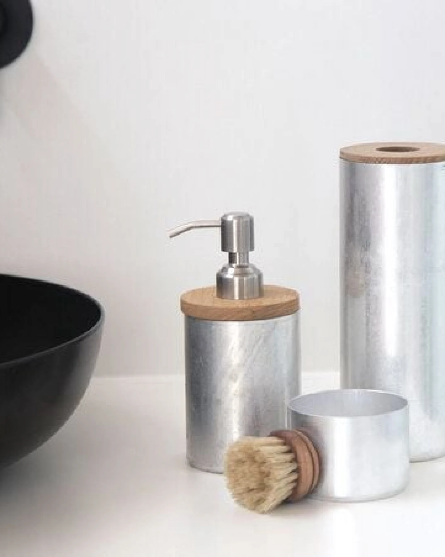 werkvoll by Lena Peter Nachhaltiger Badmülleimer FIRE - Upcycling Feuerlöscher – Ansicht 3