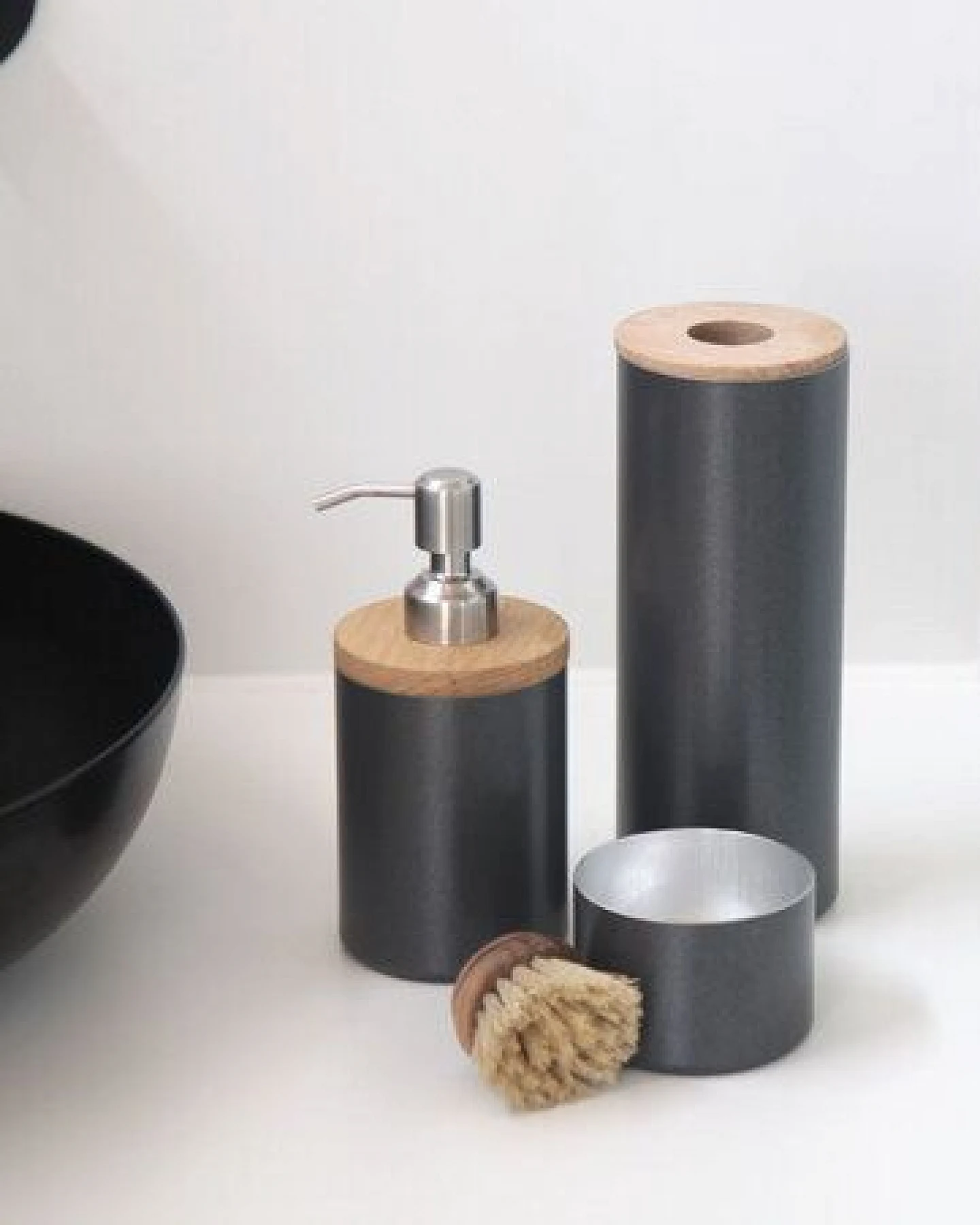 werkvoll by Lena Peter Nachhaltiger Badmülleimer FIRE - Upcycling Feuerlöscher – Ansicht 3