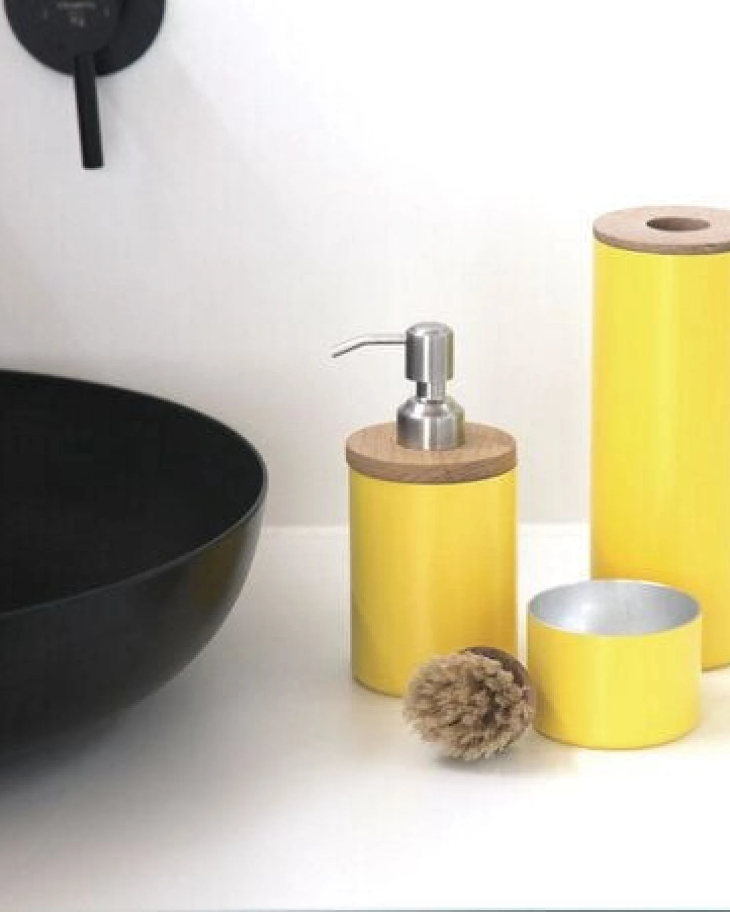 werkvoll by Lena Peter Nachhaltiger Badmülleimer FIRE - Upcycling Feuerlöscher – Ansicht 3